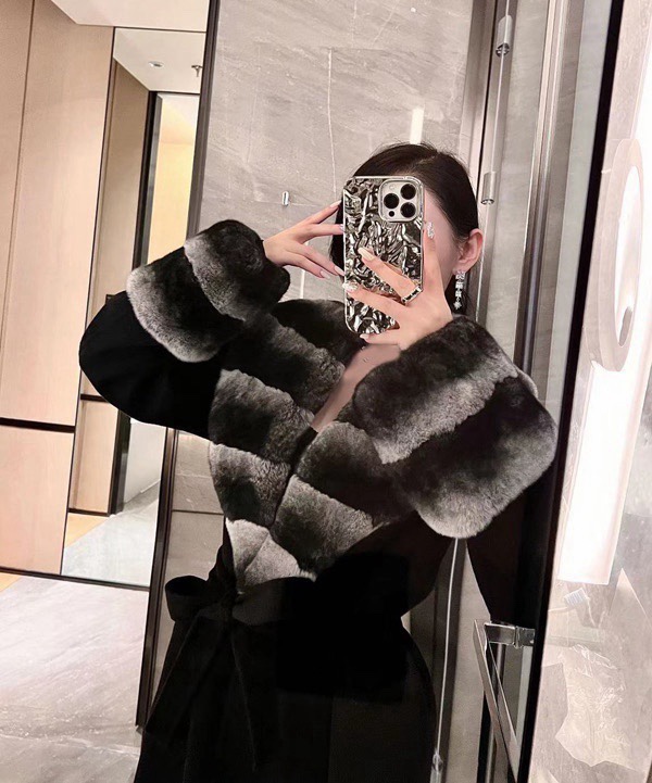 “High-quality Women’s Outfits with Dustproof Bags and Cozy Rabbit Hair Coats” - 图片 5