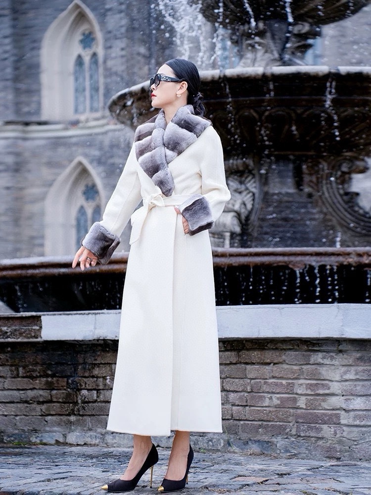 Luxurious Women’s Outfits: Double-Faced Wool Coats with Rabbit Hair, Soft, Warm, and Stylish.