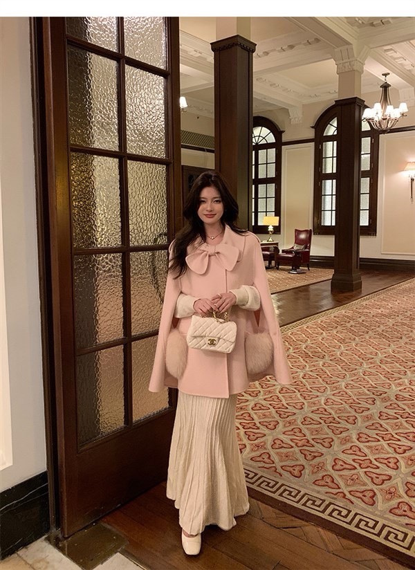 Luxurious Women’s Outfits: Miu-Explosive Double Wool and Fox Fur Coats for Year-End Elegance - 图片 7