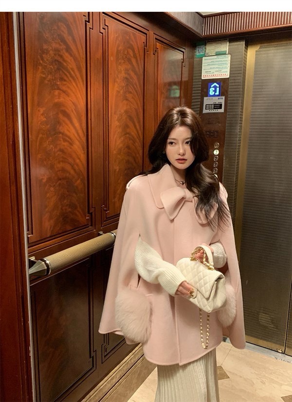 Luxurious Women’s Outfits: Miu-Explosive Double Wool and Fox Fur Coats for Year-End Elegance - 图片 5