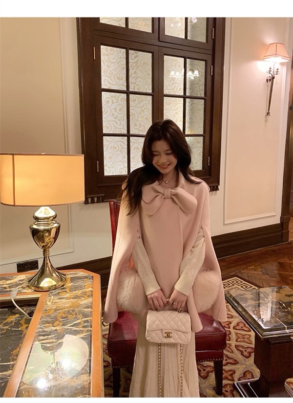 Luxurious Women’s Outfits: Miu-Explosive Double Wool and Fox Fur Coats for Year-End Elegance - 图片 6