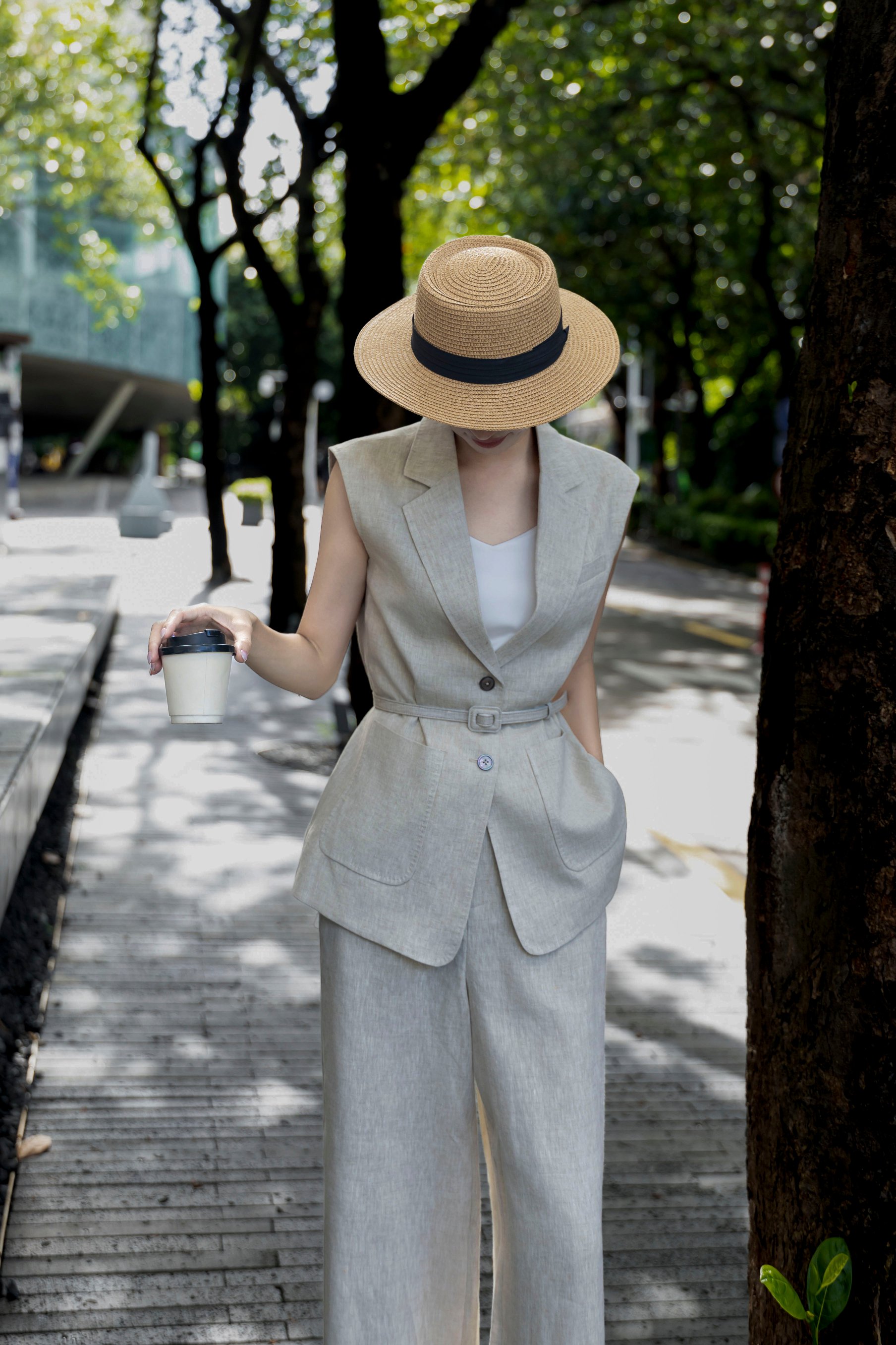 “High-End Quality Females Linen Suit with CD-ROMs – Natural, Organic, Eco-Friendly, Healthy Dress Experience” - 图片 2