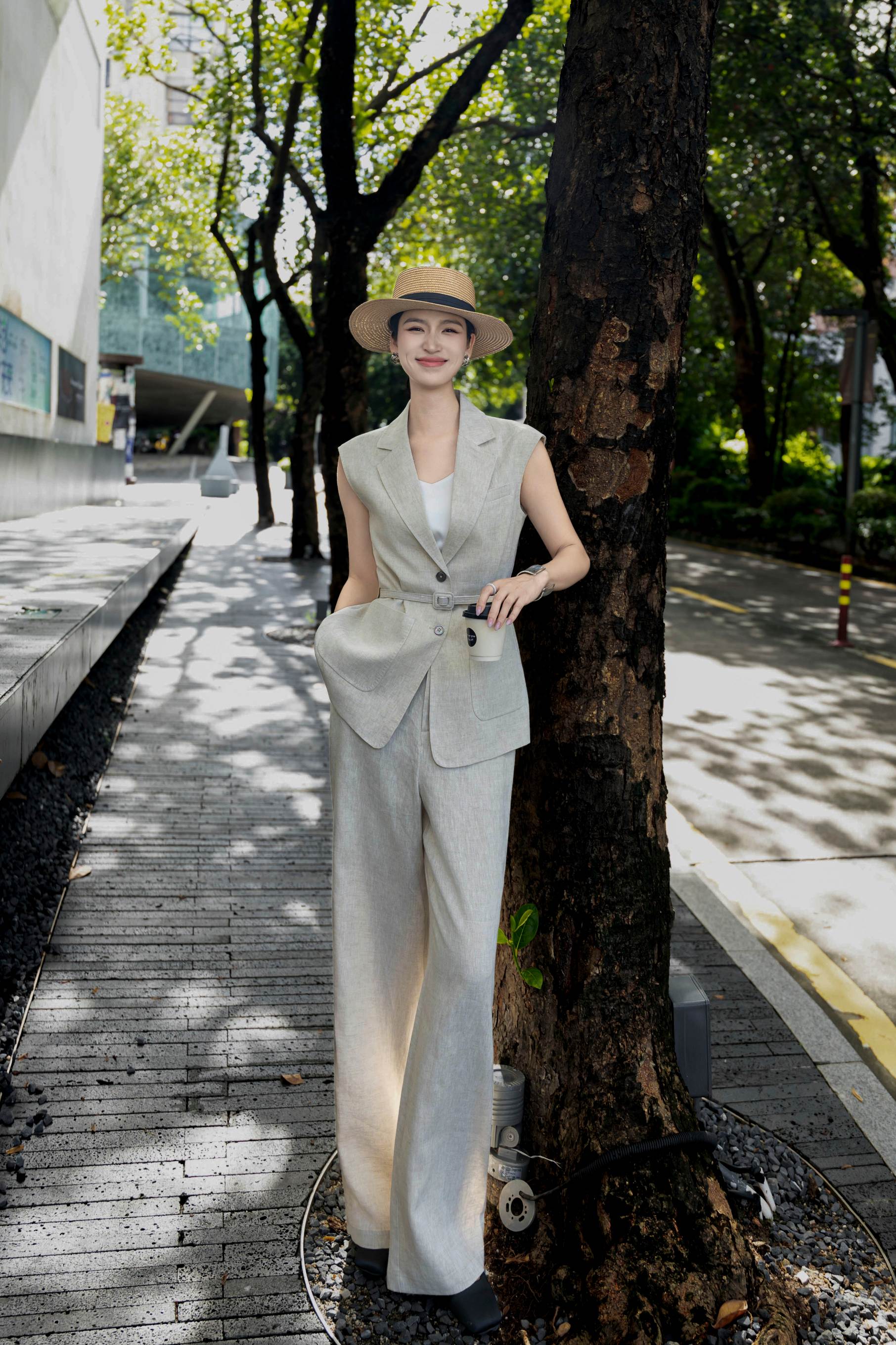 “High-End Quality Females Linen Suit with CD-ROMs – Natural, Organic, Eco-Friendly, Healthy Dress Experience” - 图片 4