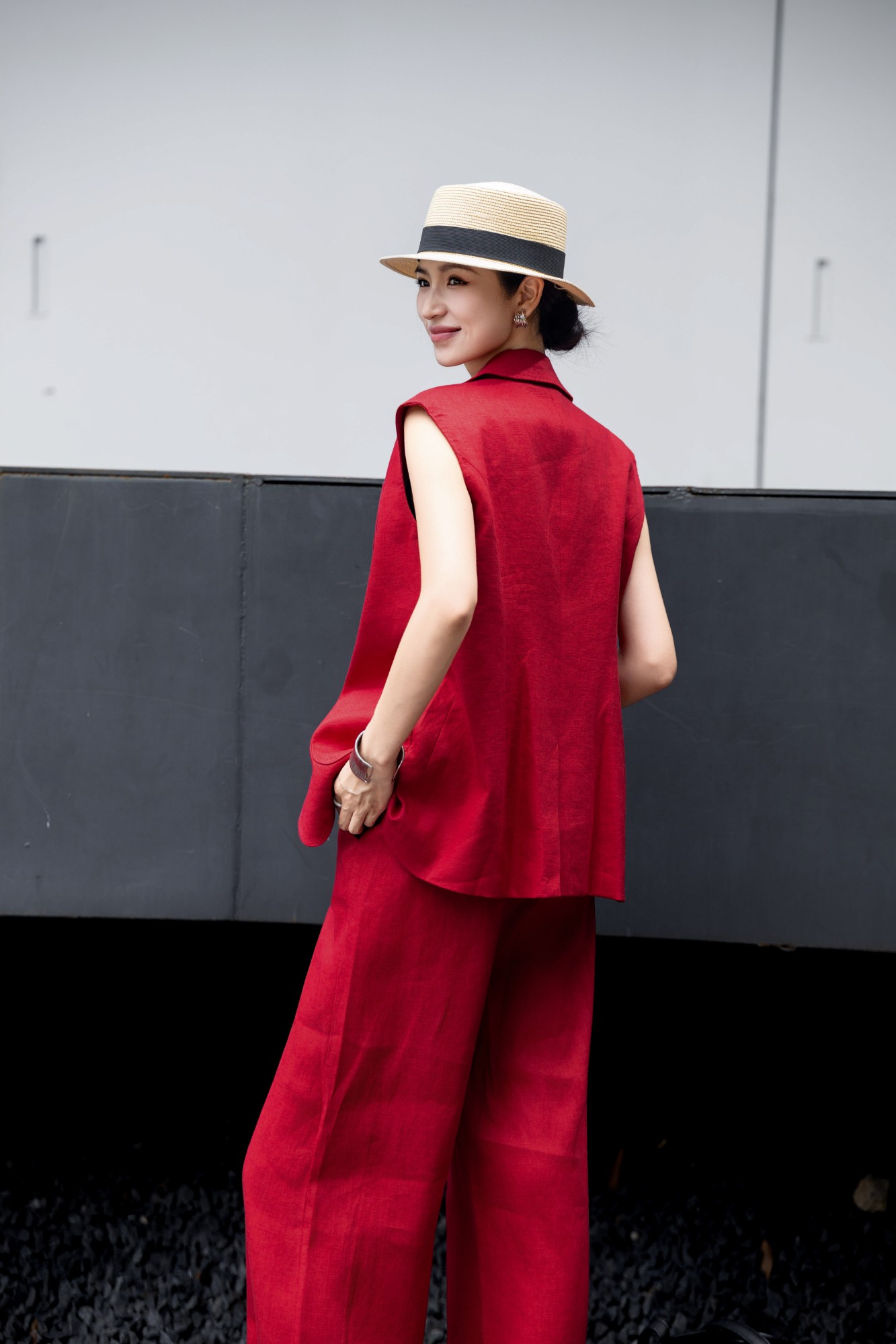 “High-end Quality Linen Suits with CD-ROMs: Natural, Eco-Friendly, and Stylish” - 图片 4