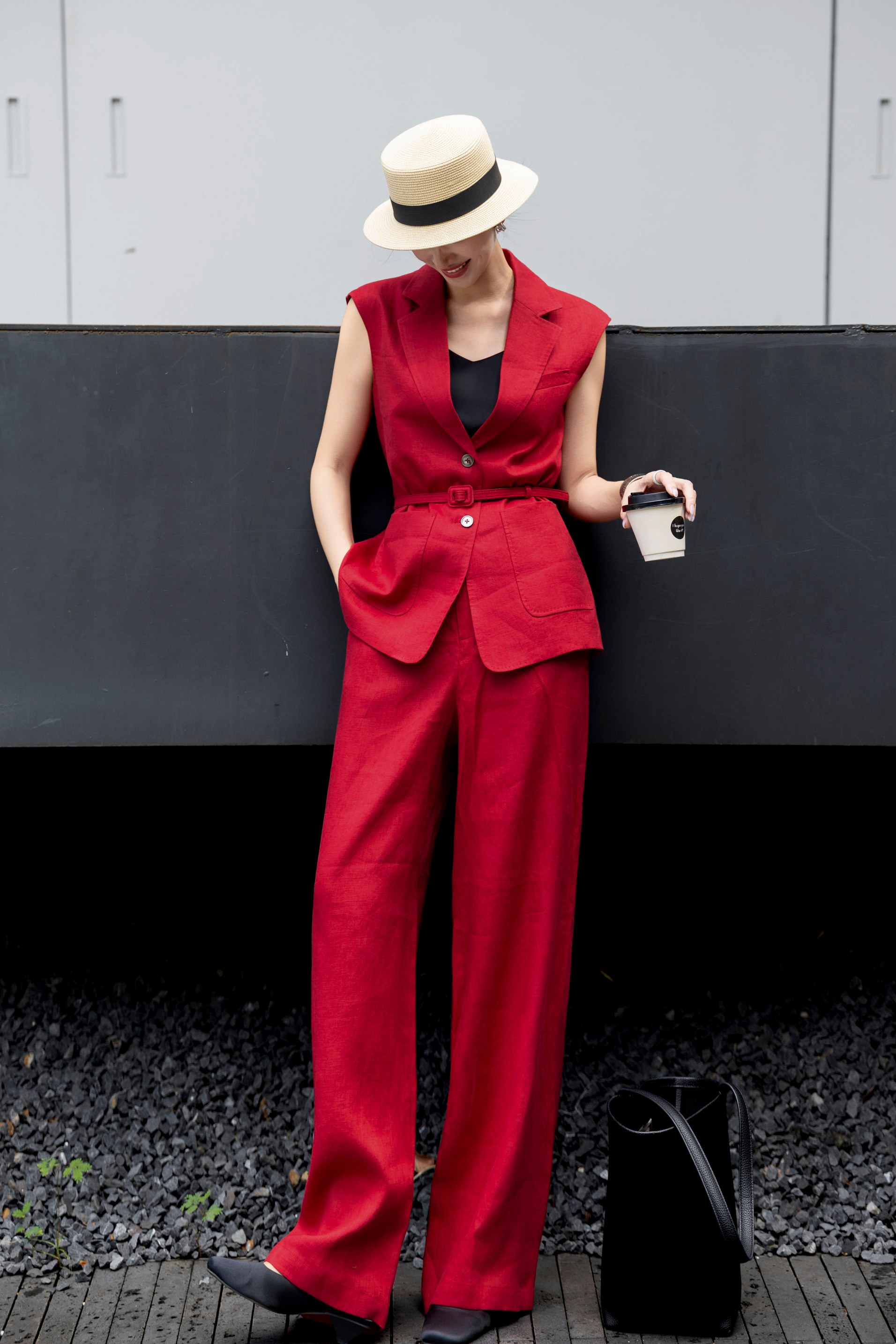 “High-end Quality Linen Suits with CD-ROMs: Natural, Eco-Friendly, and Stylish”