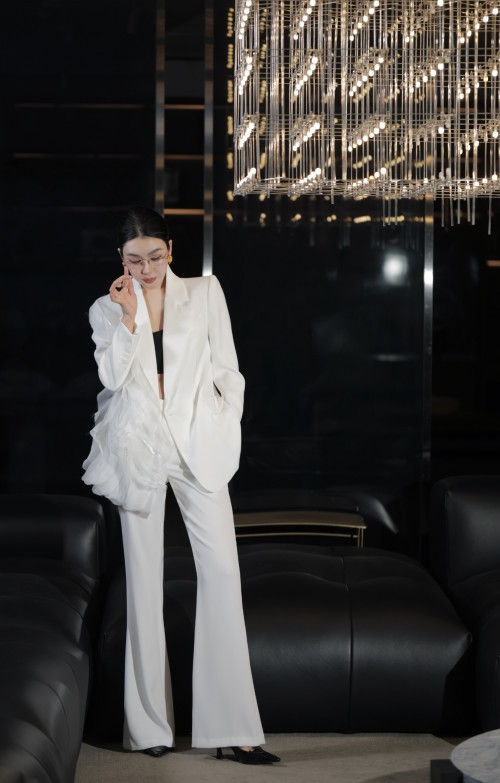 Elegant Women's White Suit Set - Blazer and Flared Pants 1 Elegant Women's White Suit Set - Blazer and Flared Pants