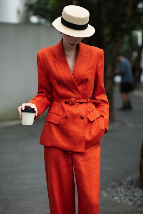 Elegant Women's Linen Suit Set - Blazer and Pants - Lightweight & Breathable 1 Elegant Women's Linen Suit Set - Blazer and Pants - Lightweight & Breathable