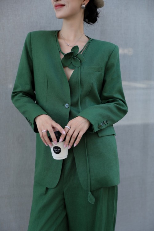 Elegant Women's Green Linen Suit Set - Blazer and Trousers 1 Elegant Women's Green Linen Suit Set - Blazer and Trousers