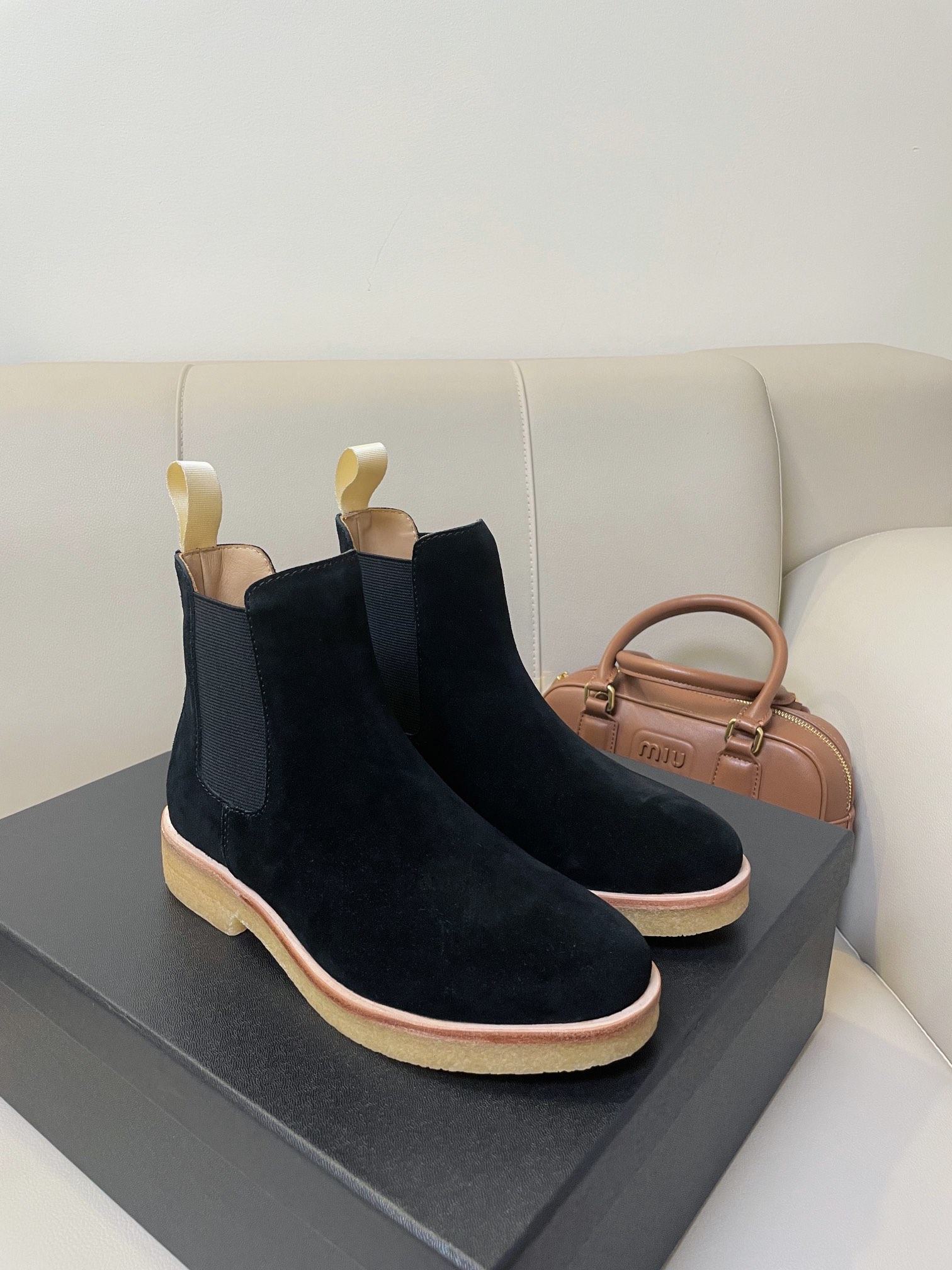“714 Common Projects Celtic Boots: Stylish Platinum Footwear for All Sizes” - 图片 2