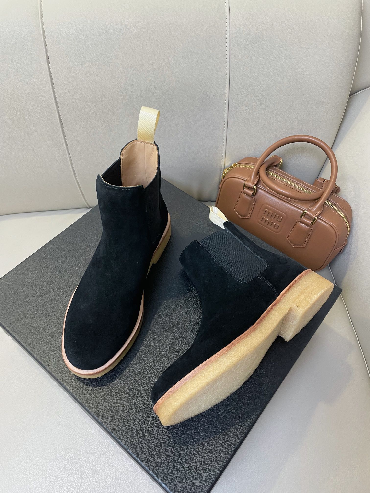 “714 Common Projects Celtic Boots: Stylish Platinum Footwear for All Sizes” - 图片 4