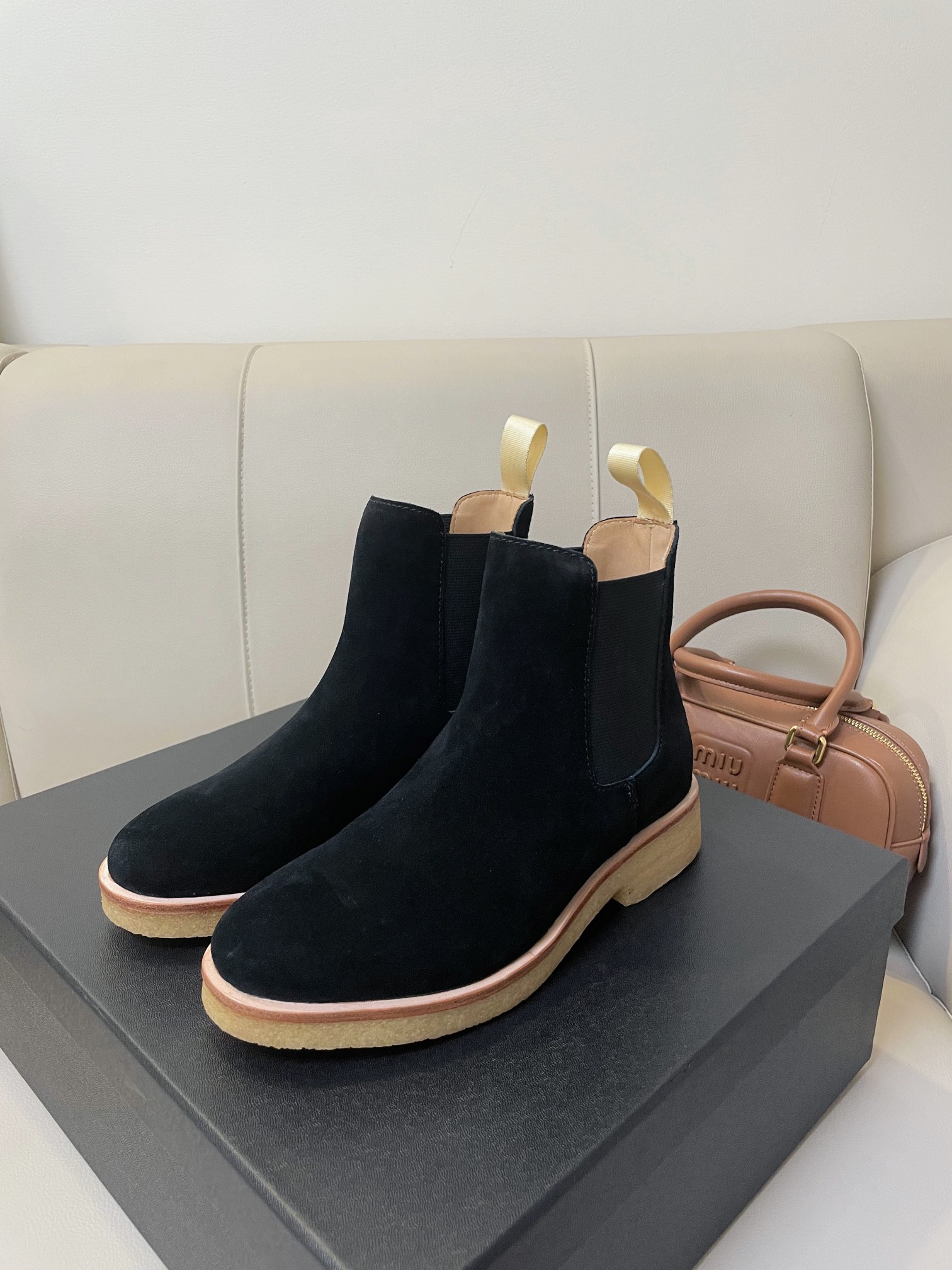 “714 Common Projects Celtic Boots: Stylish Platinum Footwear for All Sizes”