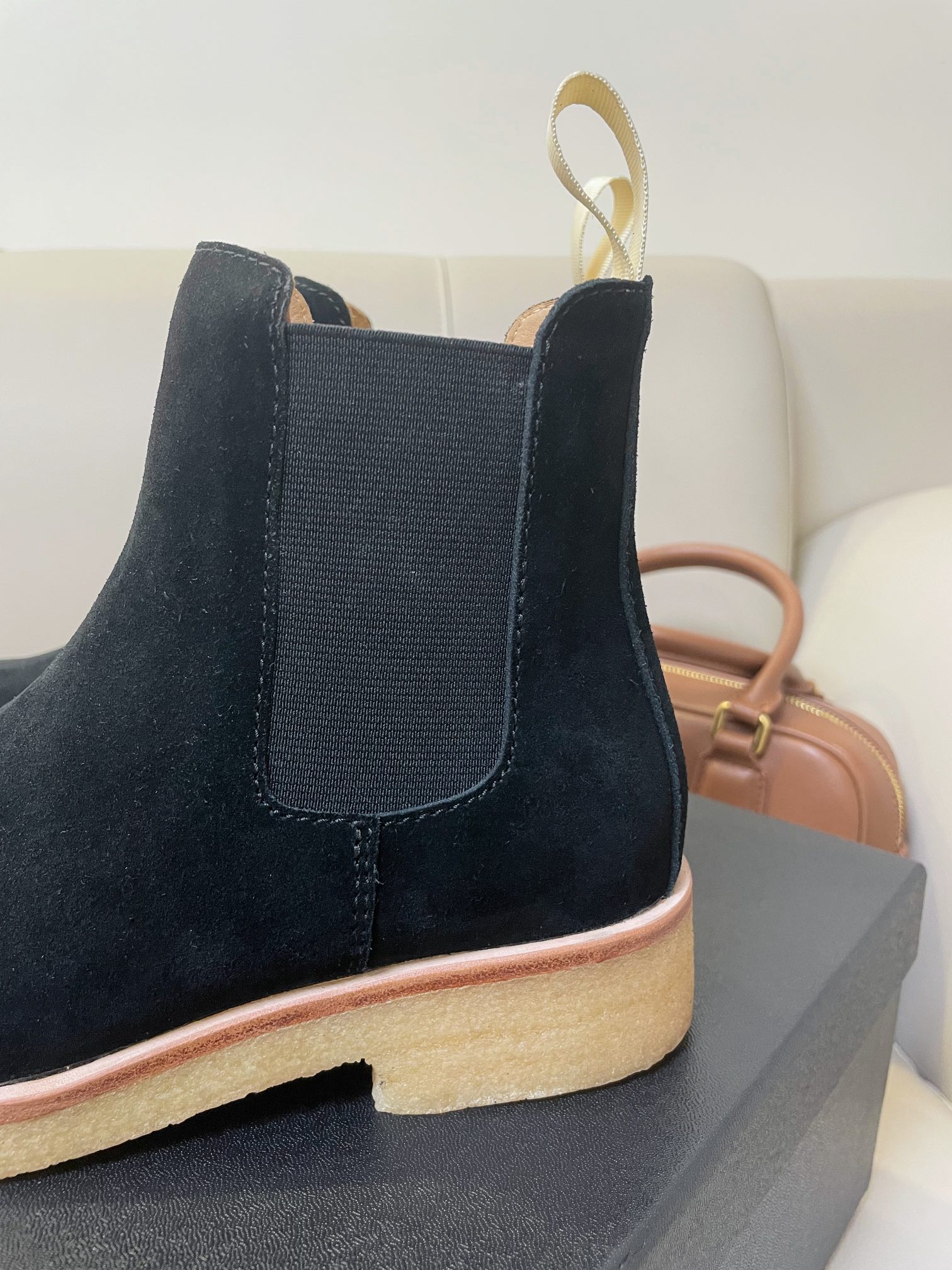 “714 Common Projects Celtic Boots: Stylish Platinum Footwear for All Sizes” - 图片 9