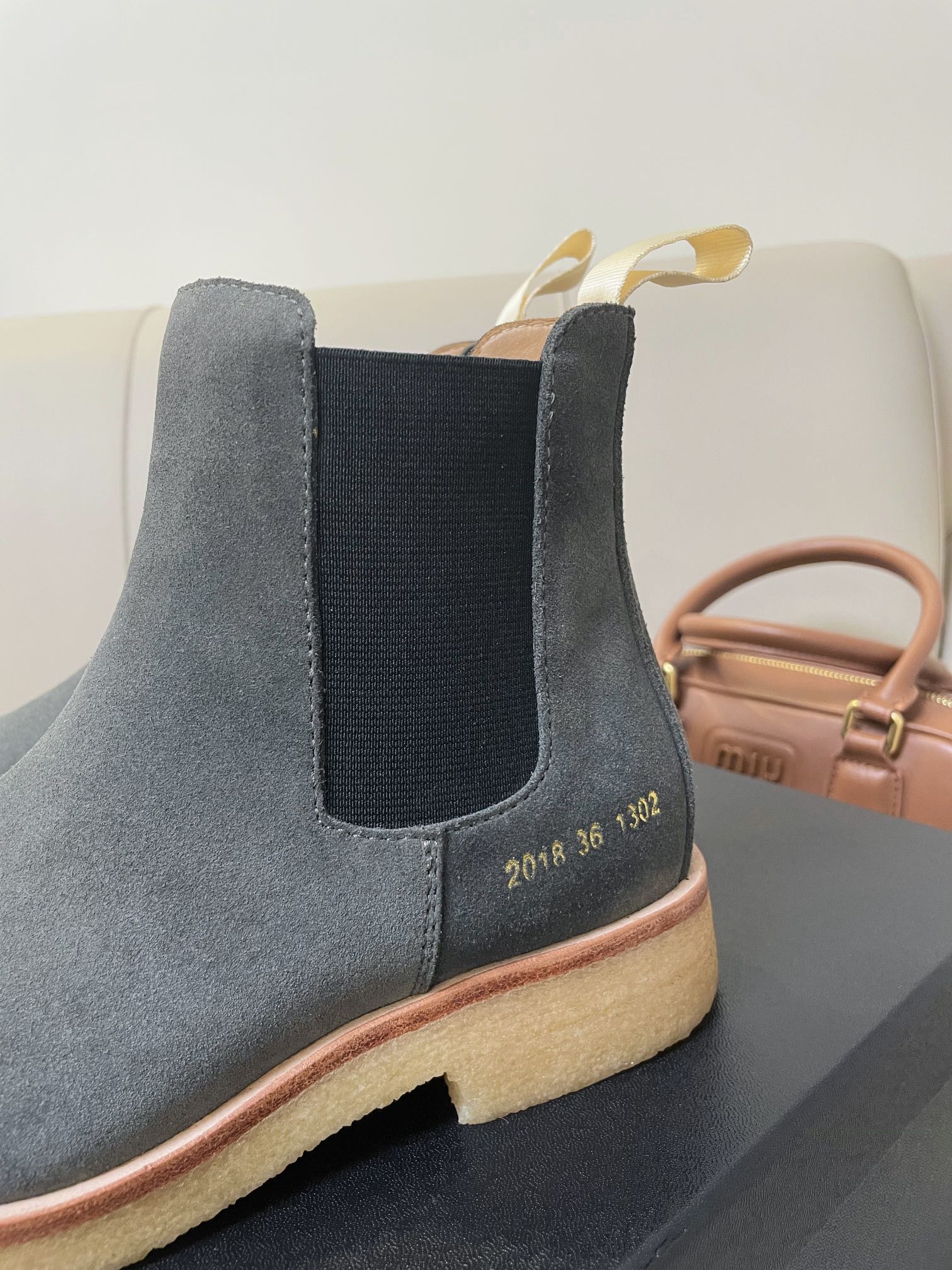 “Review: Comfortable and Stylish Common Projects Celtic Boots in Platinum” - 图片 9