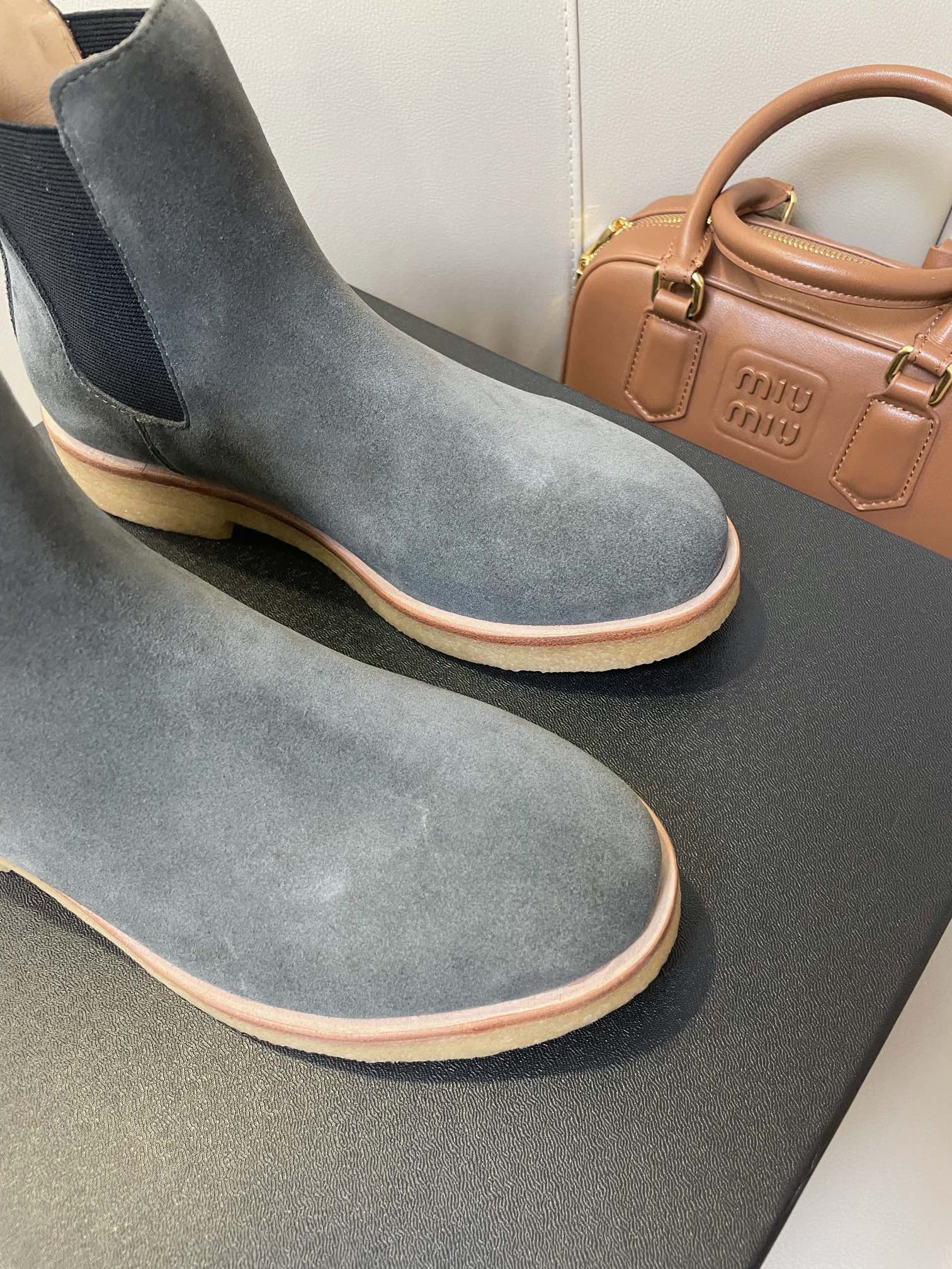 “Review: Comfortable and Stylish Common Projects Celtic Boots in Platinum” - 图片 8