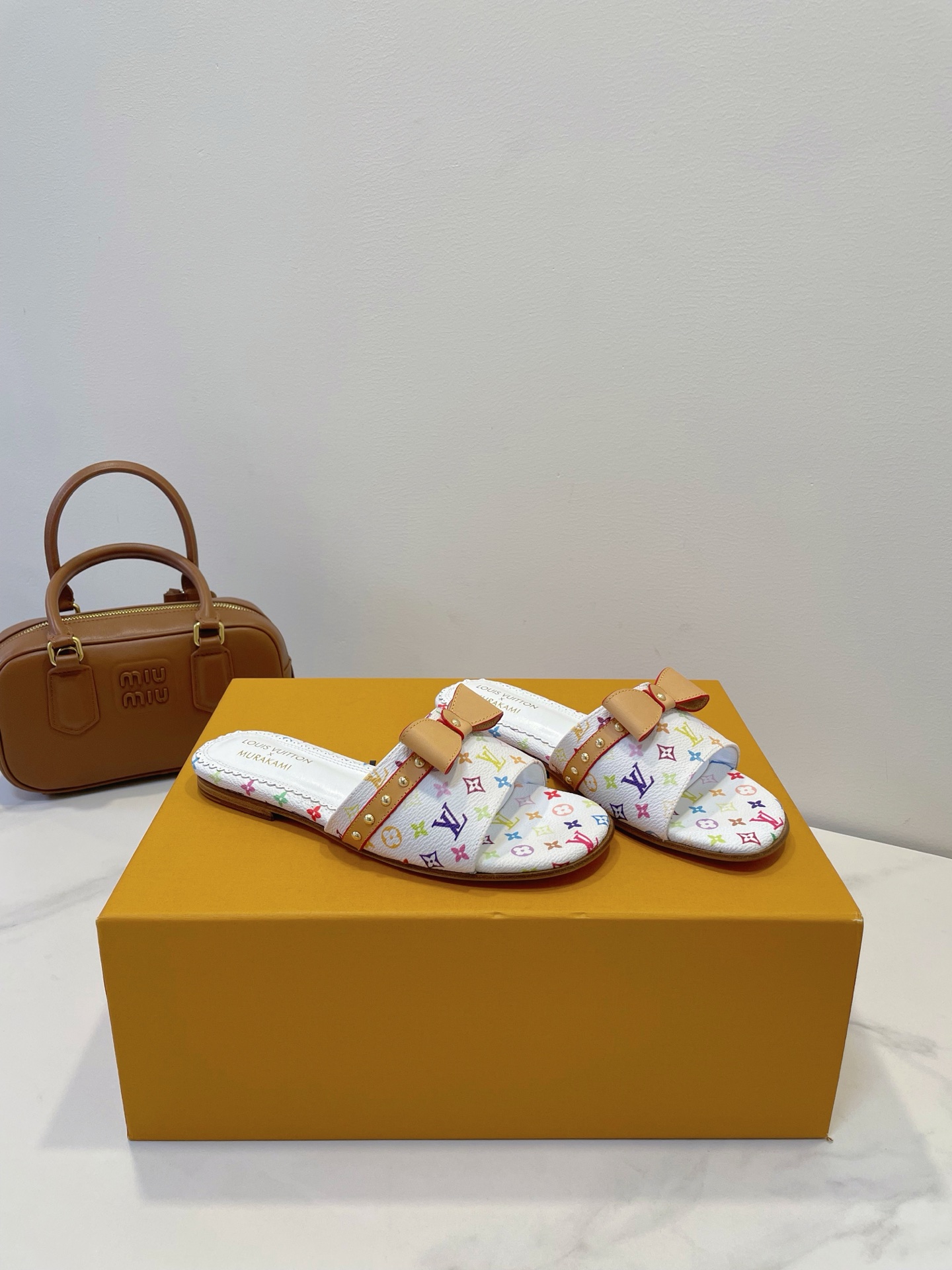 NO:225084,Three types of heels, LV Louis Vuitton L family, donkey brand monogram relief classic single shoes, Waterfront is renovated and returns, the upper is embossed with Louis Vuitton's iconic Monogram pattern. Fabric: brand logo presbyterian inner sheepskin, imported leather outsole Size: 35-40 standard original box packaging, slippers, louis vuitton, louis vuitton, louis vuitton, louis vuitton, louis vuitton, slippers, sheepskin, Leather soles19860909三种跟高统一 LV路易威登L家 驴牌monogram 浮雕经典单鞋 本季Waterfront 焕新回归 鞋面带压印路易威登标志性的 Monogram 图案. 面料:品牌标志老花 内里羊皮,进口真皮大底 Size: 35-40 标准原盒包装,拖鞋,louis vuitton,louis vuitton,louis vuitton,louis vuitton,slippers,sheepskin,Leather soles,Women's Shoes