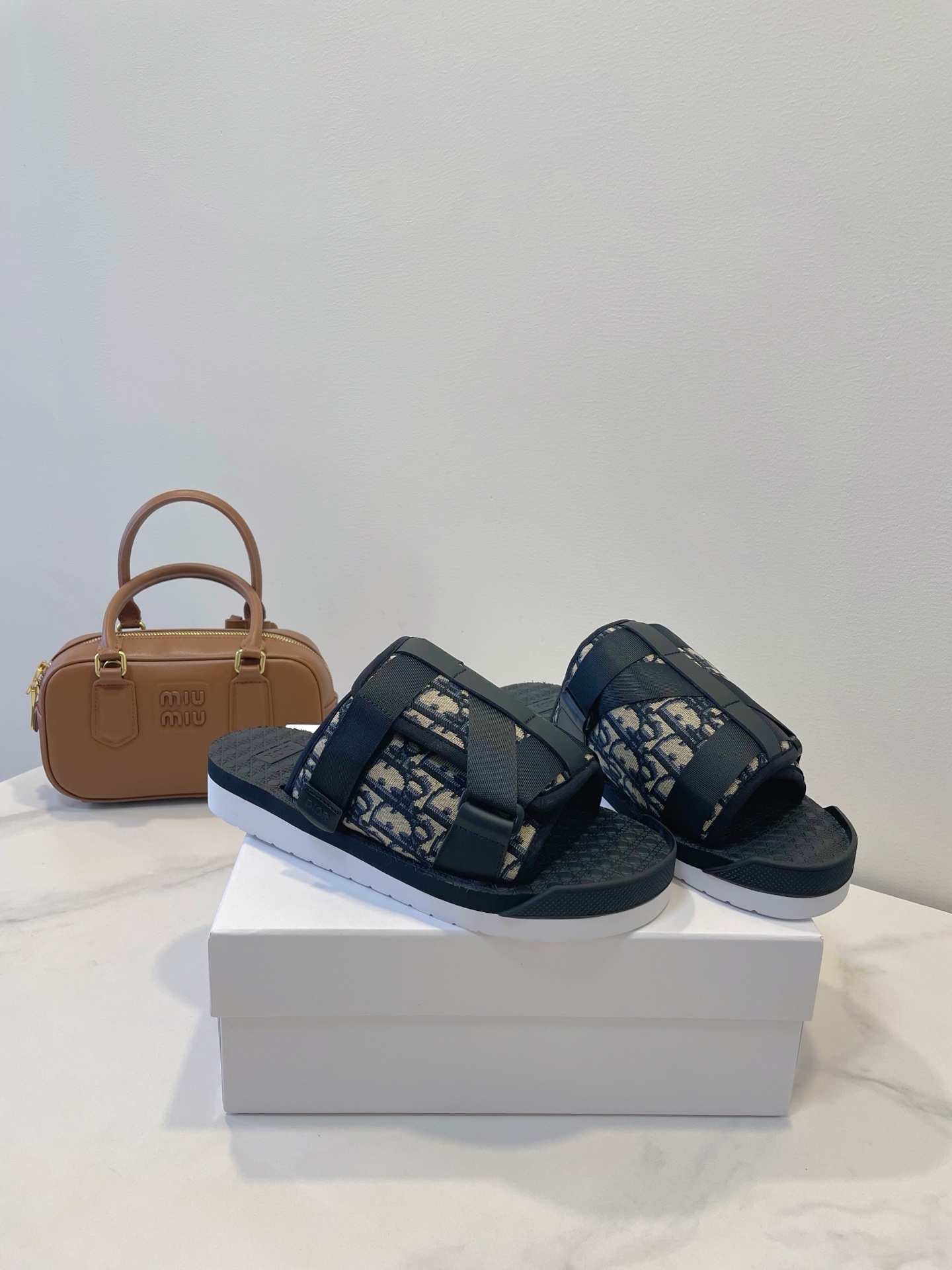 NO:261469,Dior 25ss beach shoes classic Paris embroidered upper versatile colors 3cm heightened sole popular all summer Size 37-45 original box with packaging, slippers, dior, dior, slippers19860909Dior 迪奥25ss 沙滩鞋 经典巴黎刺绣鞋面 颜色百搭 3cm增高鞋底 火爆整个夏季 Size 37-45 原盒配备包装,拖鞋,dior,dior,slippers,Women's Shoes