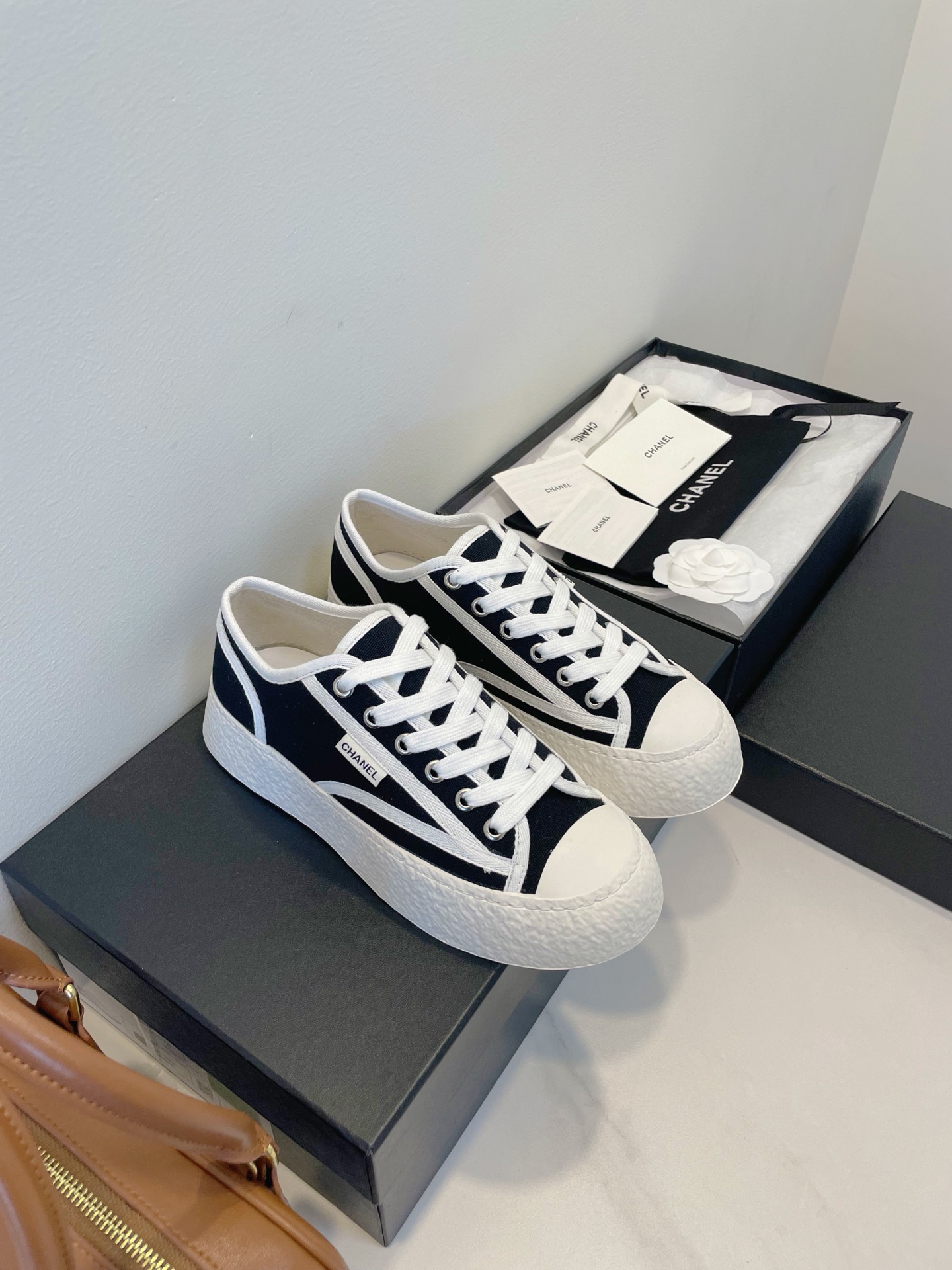 NO:382766,CHANEL NEW . 25SSbest for you_____________________________ Chane* Fashion Show Style ★ The small fragrance style fashionable round head elements continue to prevail throughout Xiaohongshu, browsing the homepage of various ins bloggers and ladies, super Nice Size 35~40 Original packaging accessories, casual shoes/sports shoes, chanel, sneakers19860909CHANEL NEW . 25SSbest for you_______________________________Chane*时尚走秀款 ★ 小香风时尚圆头元素继续盛行爆整个小红书,刷爆各ins博主小姐姐的主页,超级Nice Size 35～40 原包装配件,休闲鞋/运动鞋,chanel,sneakers,Women's Shoes