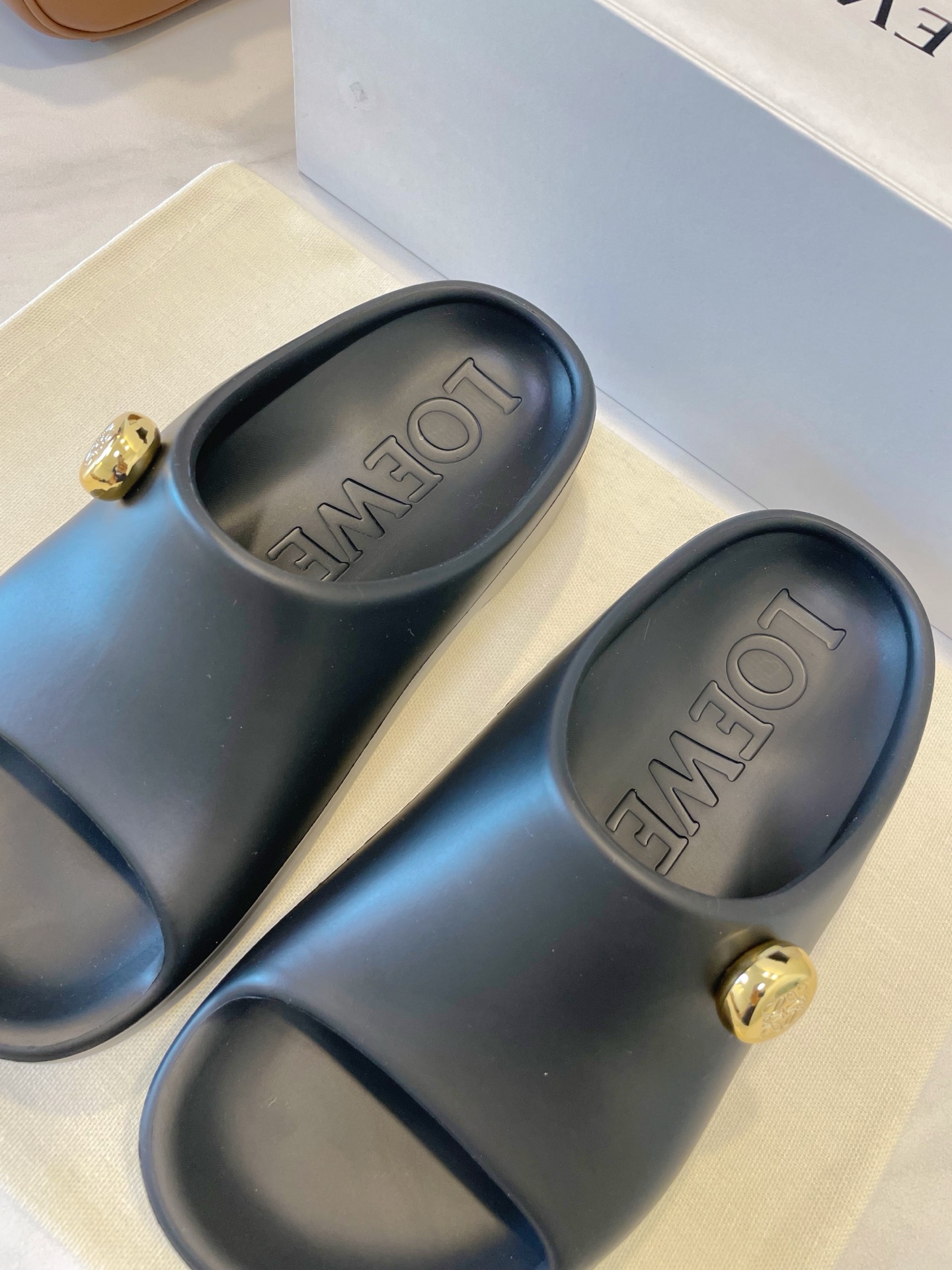 LOEWE Foam Pebble Light Shoes: Shining Metals, French Style, Size 35-40, Original Box. - 图片 2