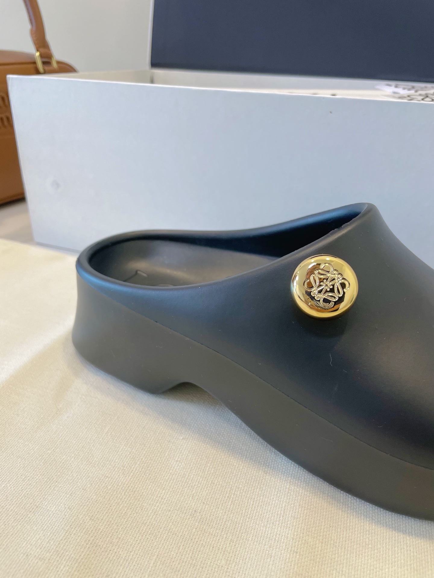 LOEWE Foam Pebble Light Shoes: Shining Metals, French Style, Size 35-40, Original Box. - 图片 3