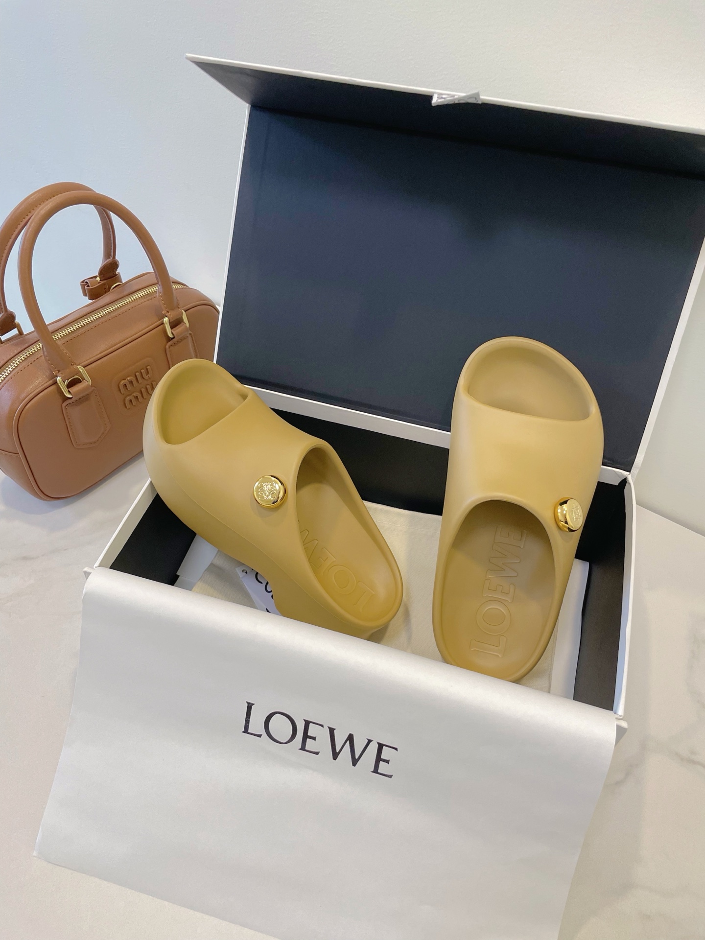 LOEWE Foam Pebble Light Shoes: Shining Metals Anagram Design, Size 35-40, Original Packaging - 图片 7