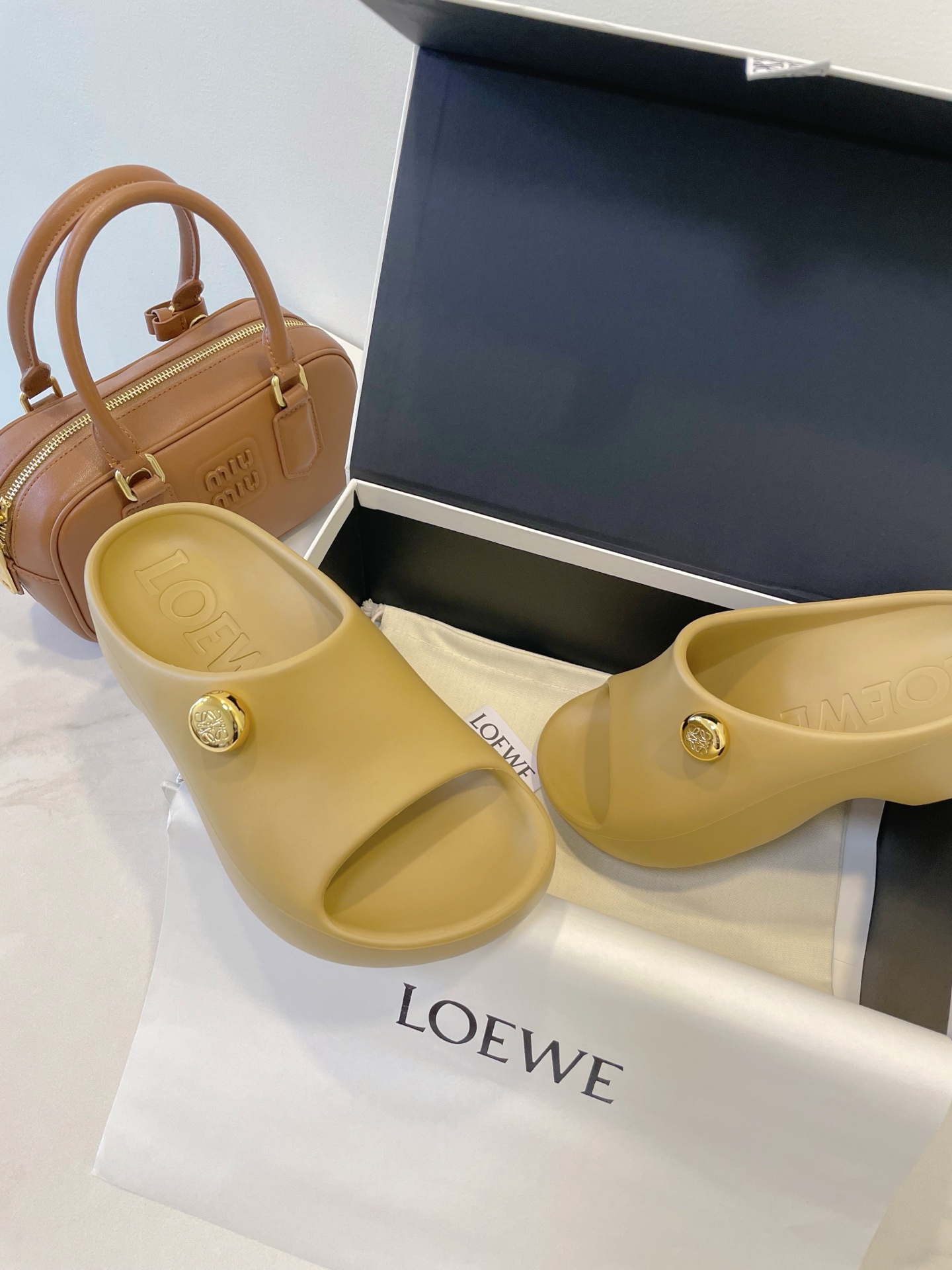 LOEWE Foam Pebble Light Shoes: Shining Metals Anagram Design, Size 35-40, Original Packaging - 图片 6