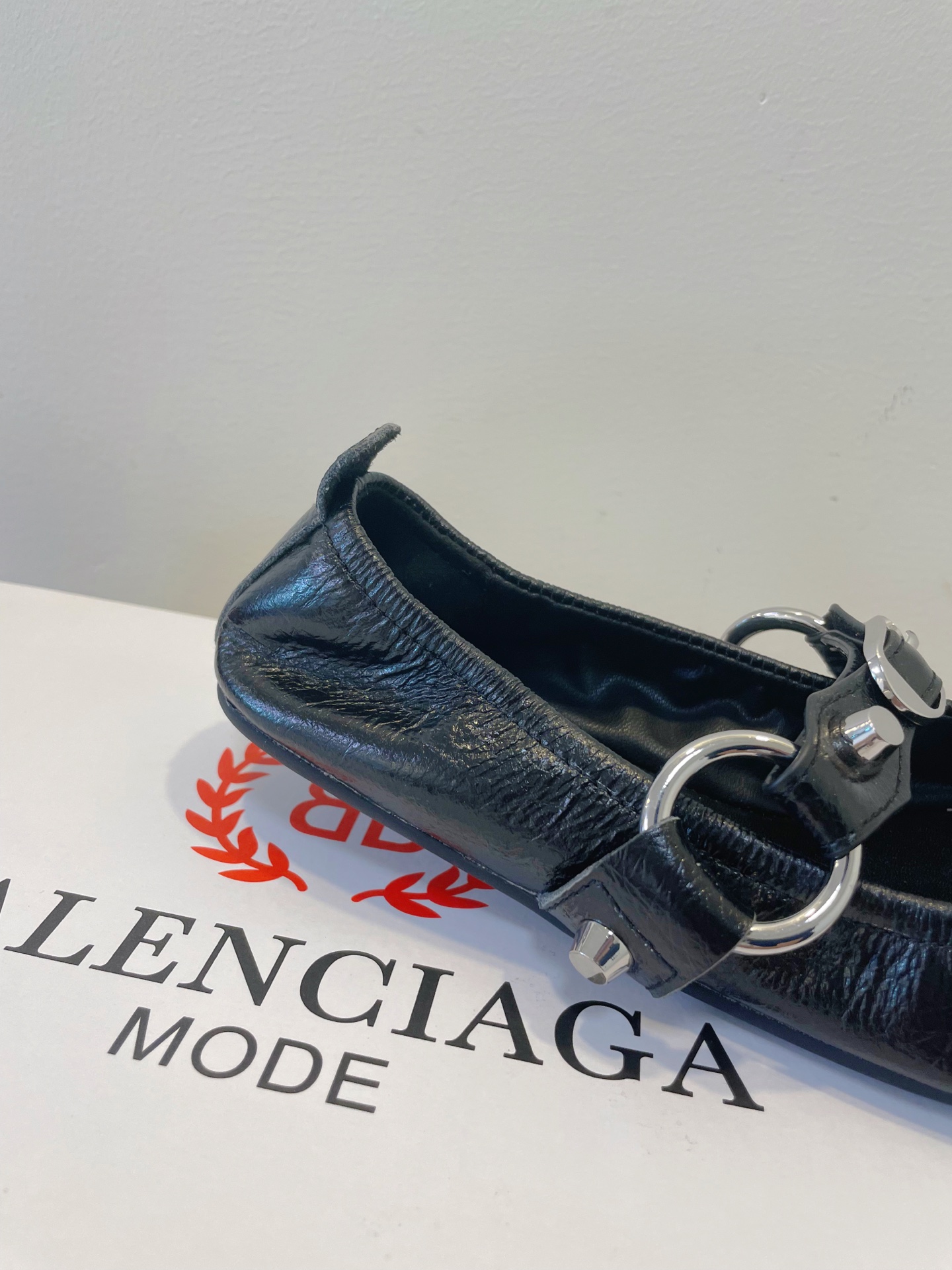 Stylish Balenciaga Ballet Shoes in Black with Nails, Size 35-40, Original Packaging. - 图片 3
