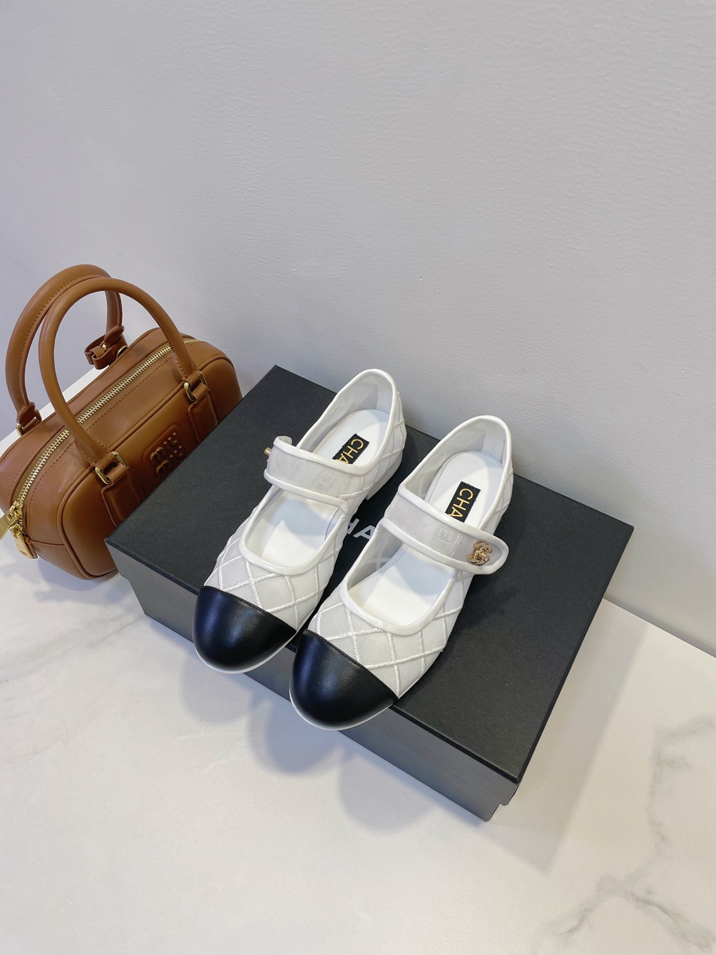 NO:449177,Chanel CHANEL summer cool sandals with joy!  ~~ Full of vacation style, elegant feeling, the well-behaved and well-behaved lady of a rich lady!  Size 35-40 Original box packaging accessories, single shoes, chanel, chanel, sandals19860909香奈儿CHANEL 夏日清凉凉鞋的快乐！ ～～满满度假风 优雅的感觉,富家大小姐的乖巧！ Size 35-40 原盒包装配件,单鞋,chanel,chanel,sandals,Women's Shoes