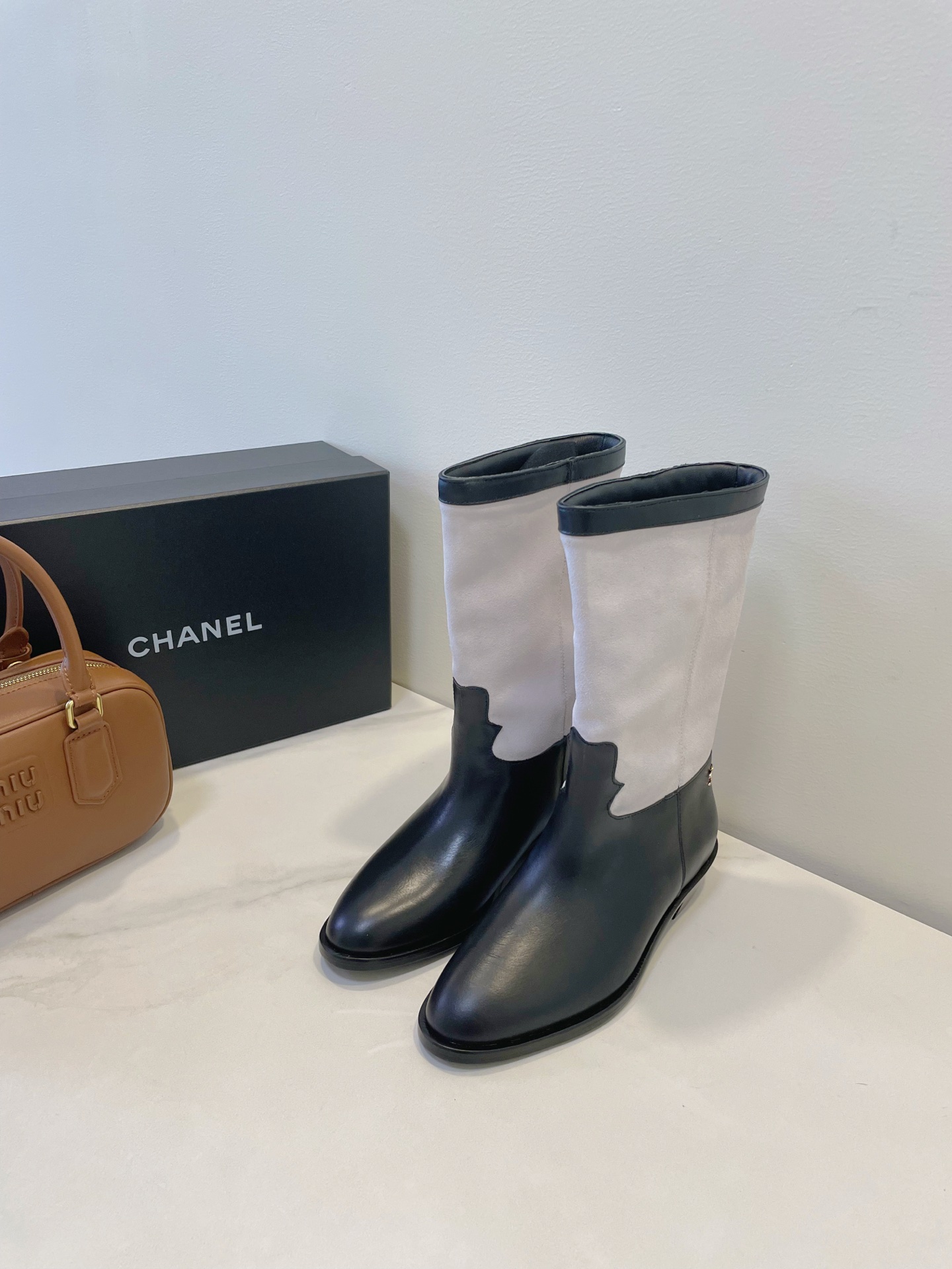 NO:449198,Long boots, short boots 370 The love of the world is Xiaoxiang | chanel 25A~Every pair is shining. Don’t ask if it’s hot or not, trendy people don’t ask all seasons!  Super long legs, cool + sashi Size 35-40 original box packaging accessories, boots, chanel, boots19860909长靴,短靴370 人间挚爱是小香 | chanel 25A～每双都在发光 不许问热不热,潮人不问四季！ 超显腿长,酷 + 飒 Size 35-40 原盒包装配件,靴子,chanel,boots,Women's Shoes