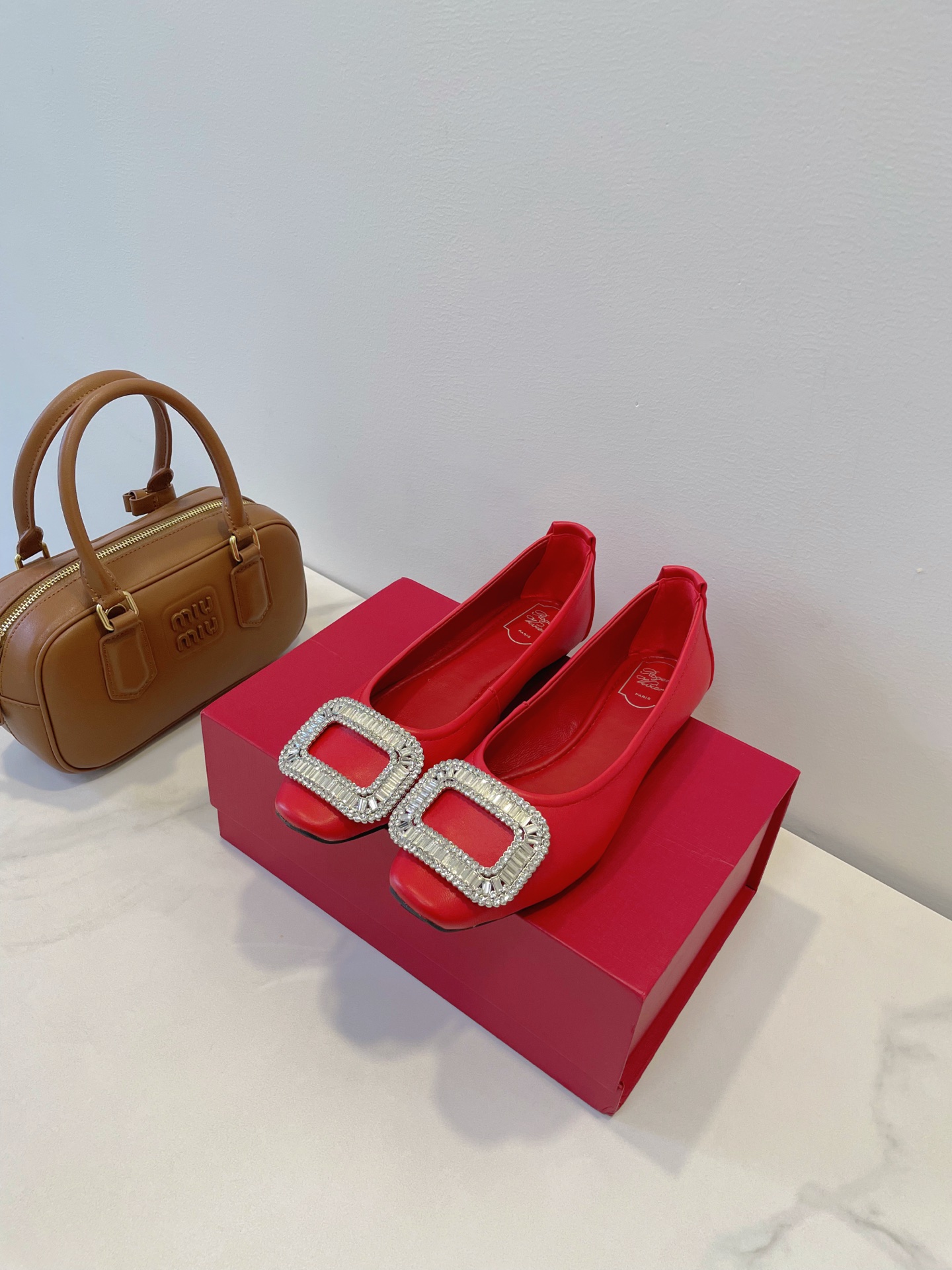 NO:545113,Dancing shoes, soft side of wheel sole!  RV diamond buckle is so beautiful that it can’t be taken away!  Gentleness has its own strength, wealth that pours on the sky, a true exquisite little princess!  Size 35-40 Original box packaging accessories, single shoes19860909跳舞鞋,轮底软面！ RV 系钻扣美得移不开眼！ 温柔自有力量 泼天的富贵 真正的精致小公主！ Size 35-40 原盒包装配件,单鞋,Women's Shoes