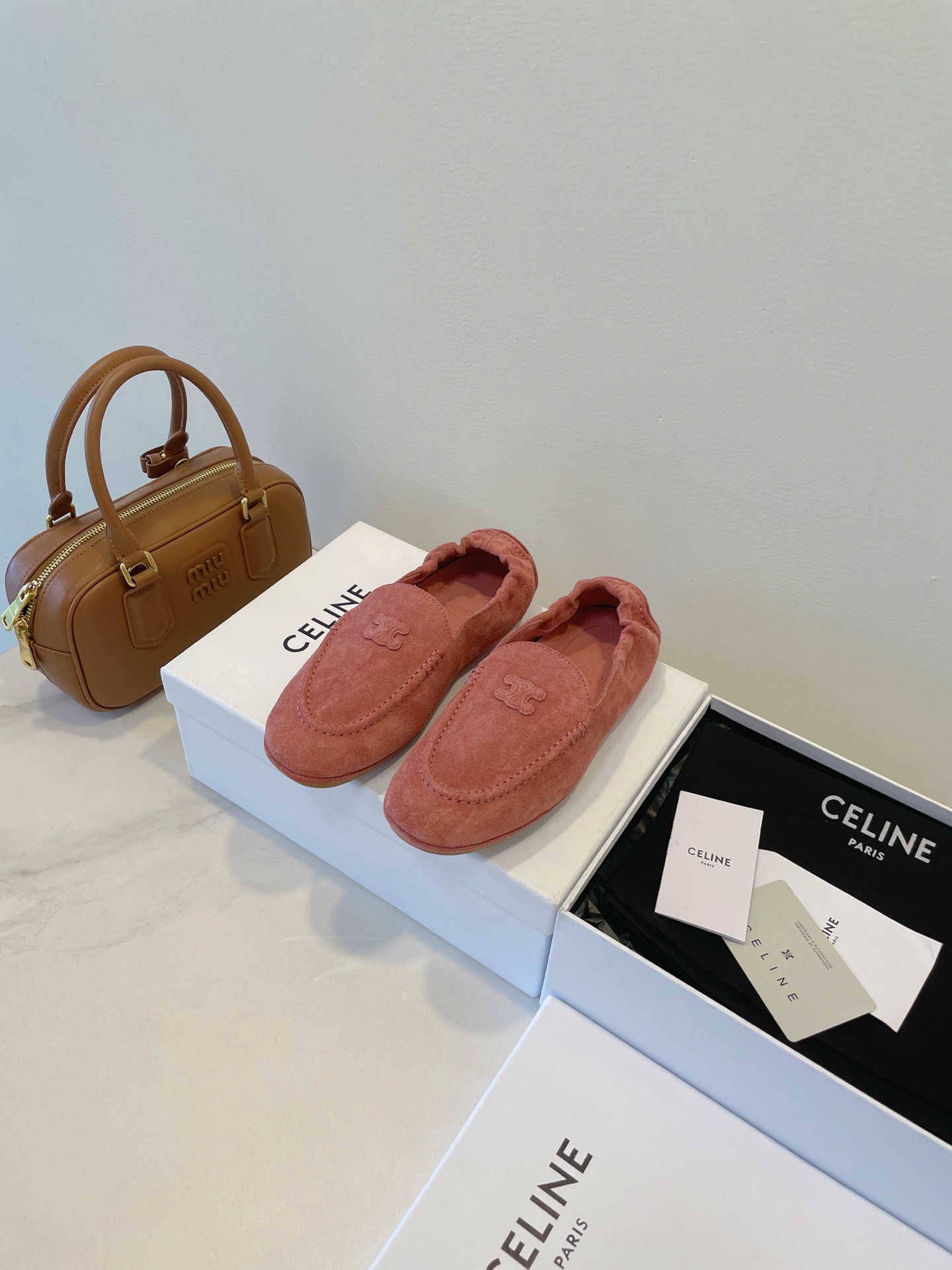 NO:497810,CELINE Driving shoes arrive!  Comfortable and soft as clouds... The color is so warm... Size 35-40 Original box packaging accessories, loafers, celine, loafers19860909CELINE 塞琳驾车鞋驾到！ 云朵般舒适软…… 颜色好温暖…… Size 35-40 原盒包装配件,乐福鞋,celine,loafers,Women's Shoes