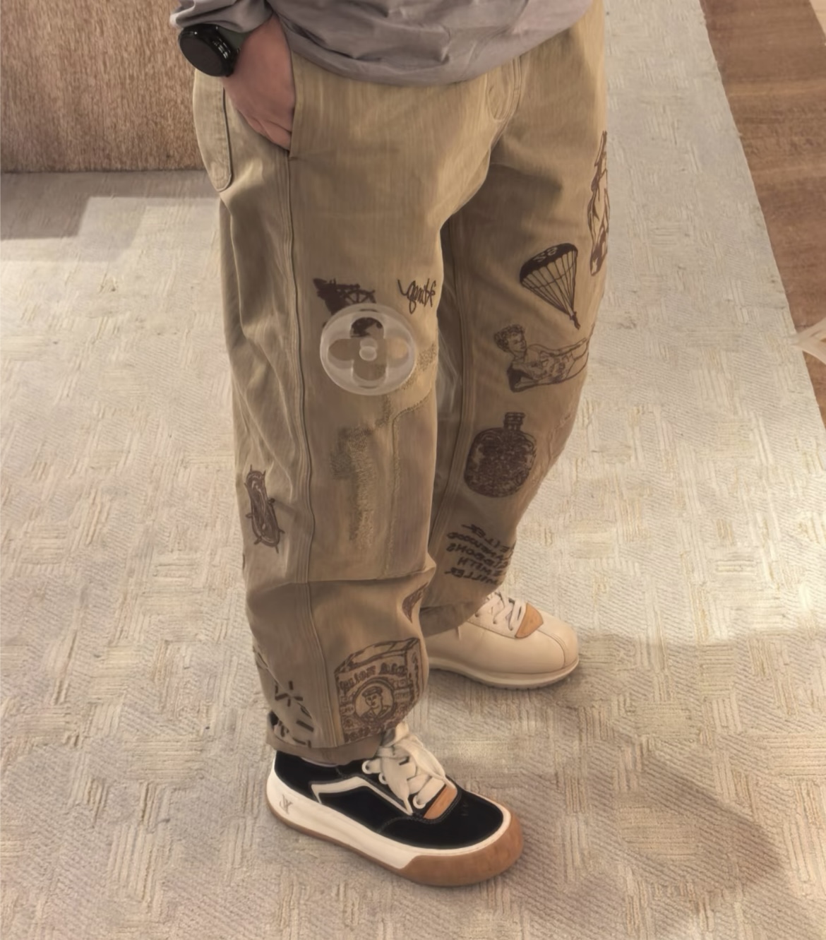 NO:693374,Model's feet, casual shoes/sneakers, sneakers19860909模特上脚图,休闲鞋/运动鞋,sneakers,Women's Shoes