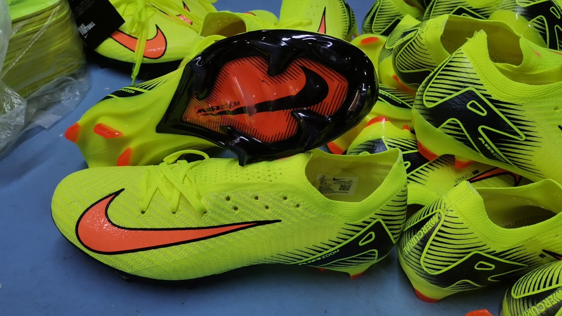 到货）耐克刺客十六代内置全气垫米黑色防水针织FG足球鞋Nike AIR Zoom Mercurial Vapor 16 Elite XXV FG39-45
