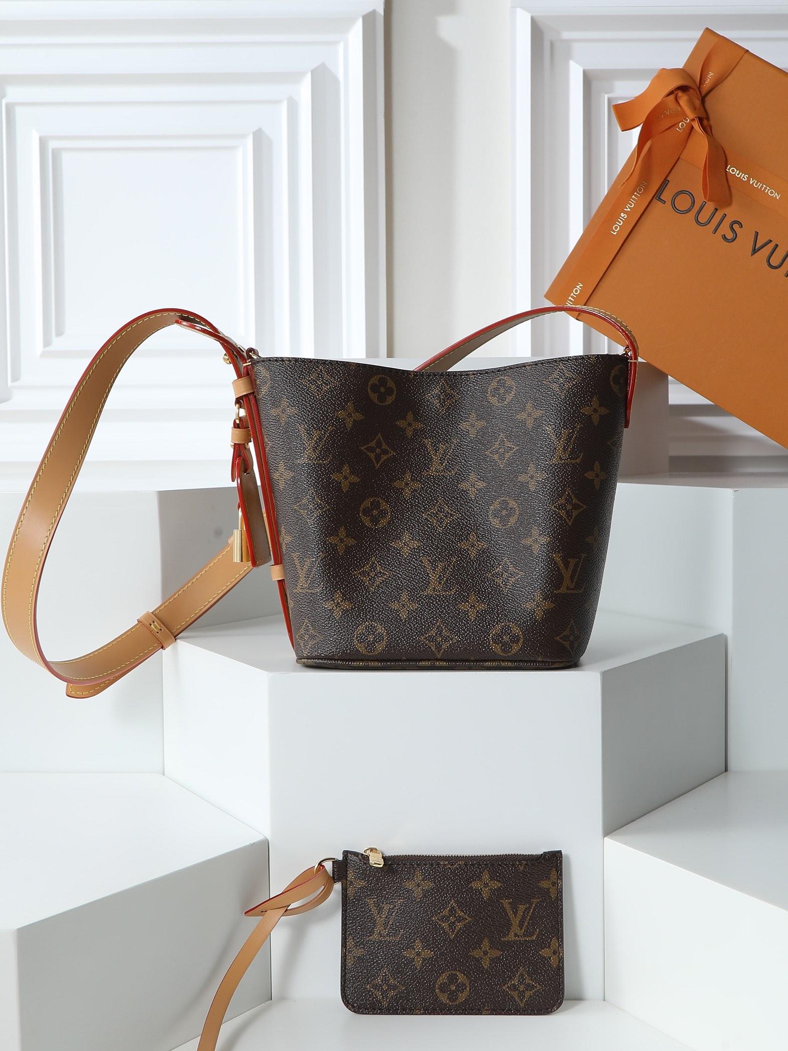 Louis Vuitton Handbag 12151