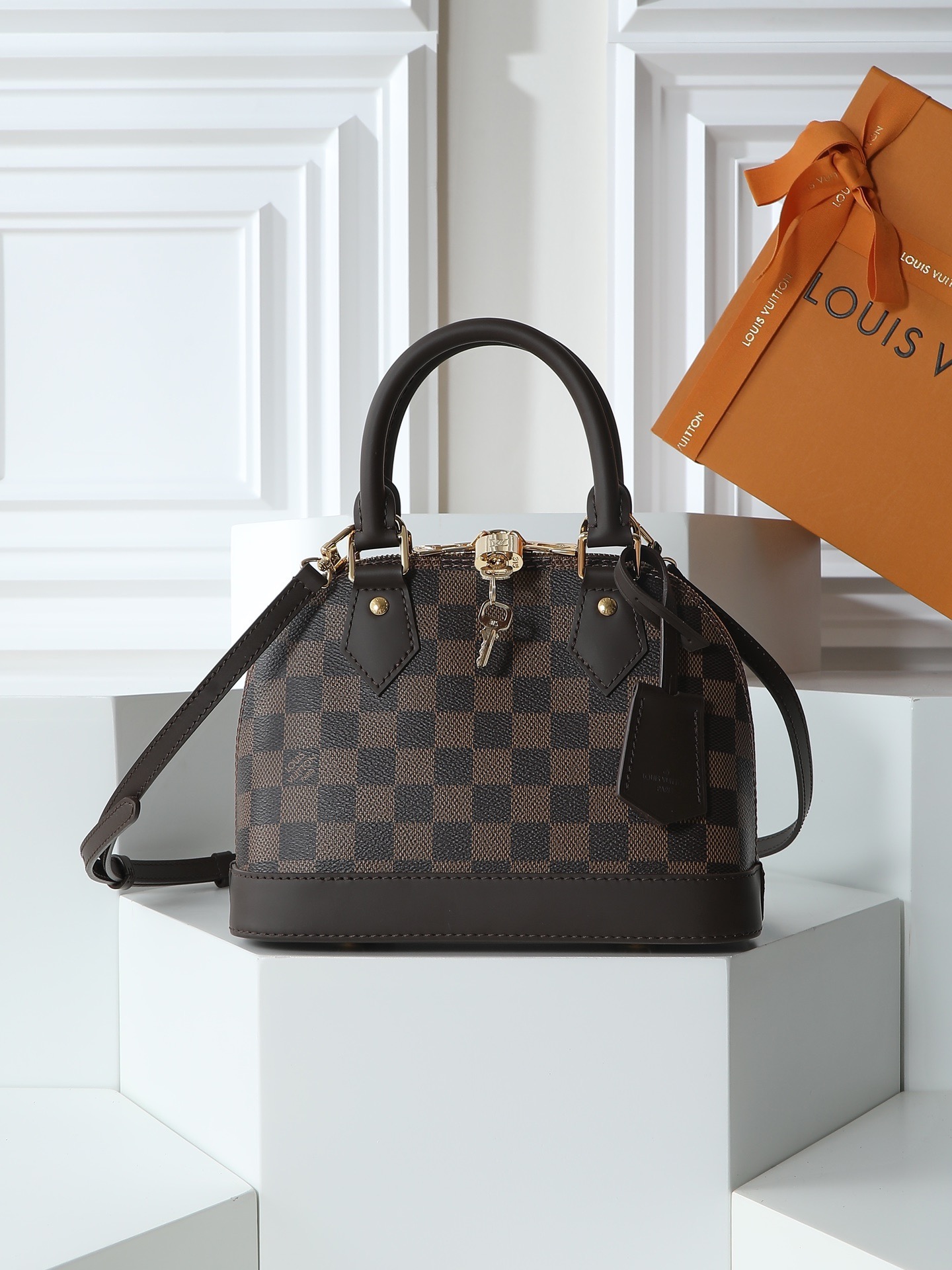 Louis Vuitton Handbag 12153