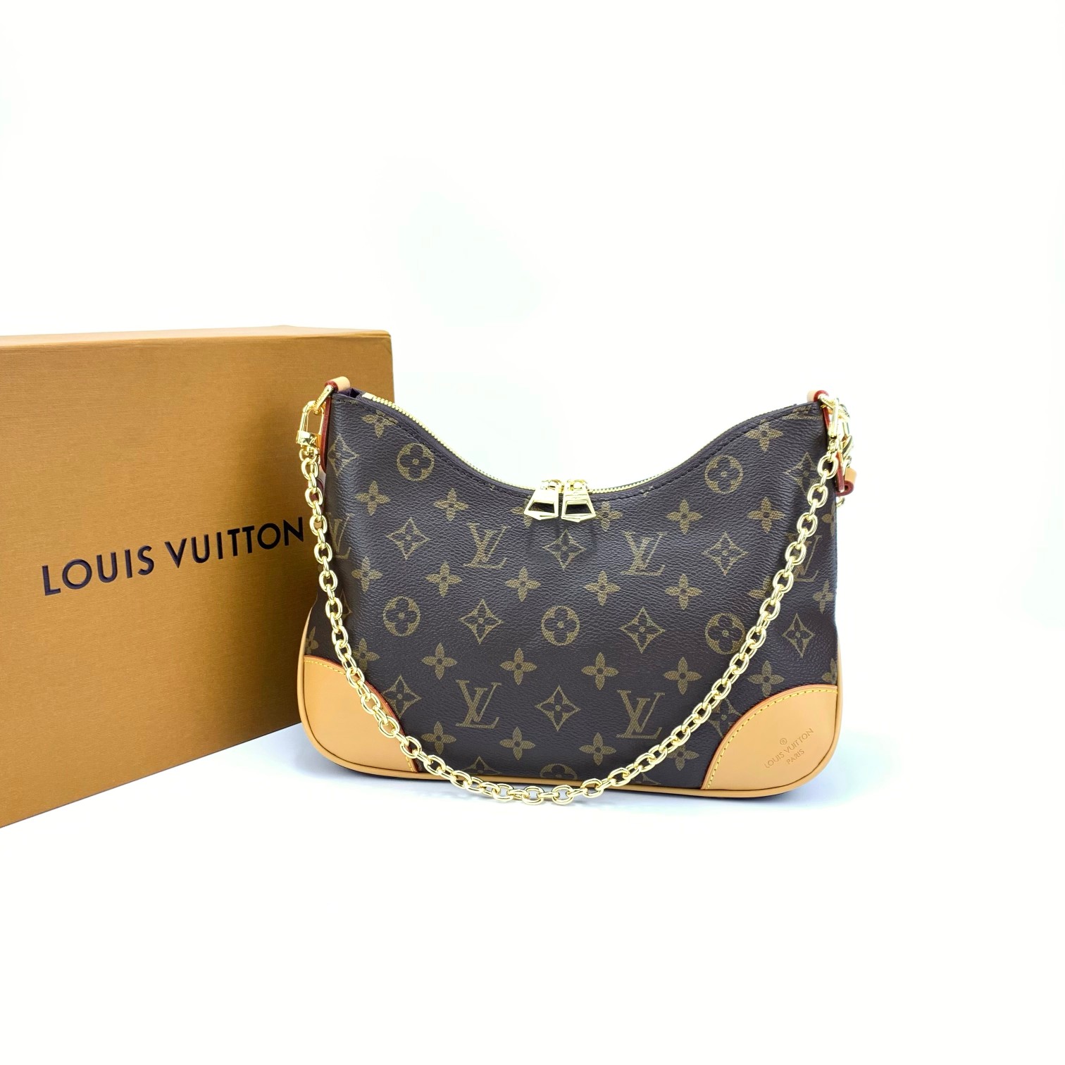 LV新款链条斜挎牛角包 内里:红色布里带隔层,皮里标 颜色:老花 尺寸:29*16*9 配:折叠礼盒,防尘袋