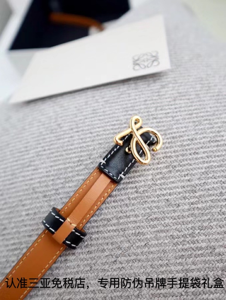 Loewe 发货 三亚免税 级loewe罗意威 双面进口头层牛皮 质感非常好 搭配花扣精品五金 使用罗意威的皮带一般都是比较自信的