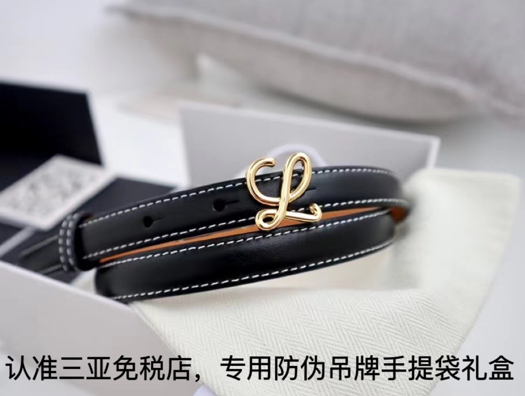 Loewe 发货 三亚免税 级loewe罗意威 双面进口头层牛皮 质感非常好 搭配花扣精品五金 使用罗意威的皮带一般都是比较自信的