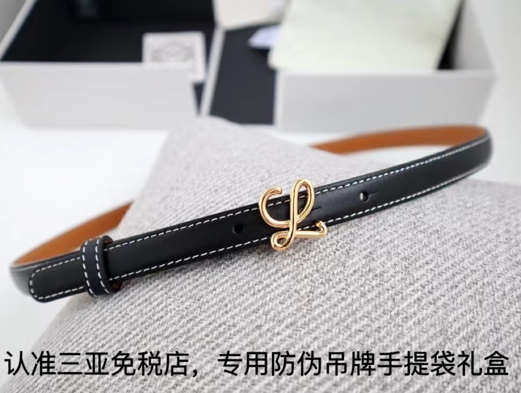 Loewe 发货 三亚免税 级loewe罗意威 双面进口头层牛皮 质感非常好 搭配花扣精品五金 使用罗意威的皮带一般都是比较自信的