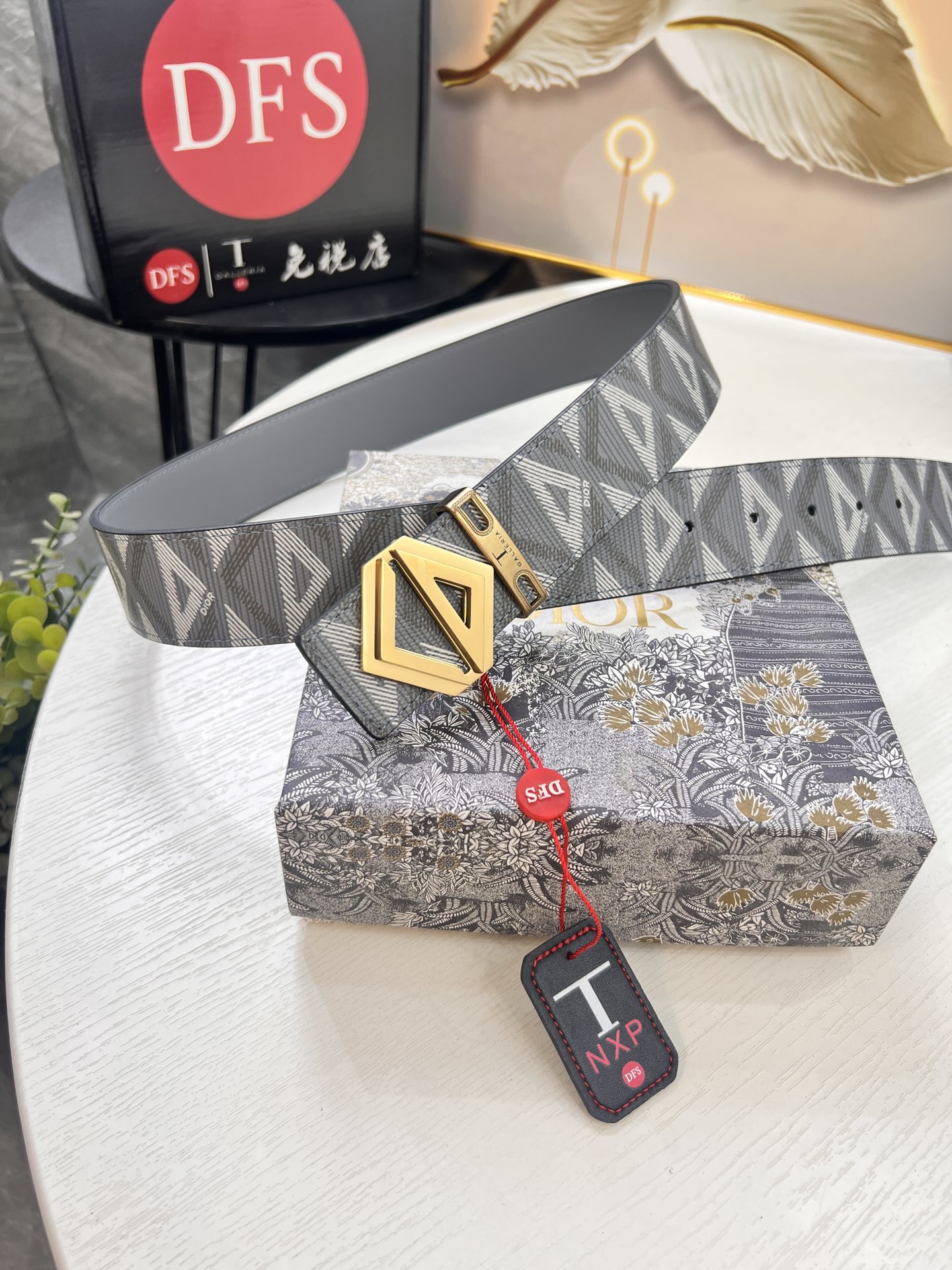 迪奥D 四角五金 电镀抛光工艺 迪奥皮带男女同款 耐磨耐用性强 手工蜡线缝制 小牛皮平纹纹