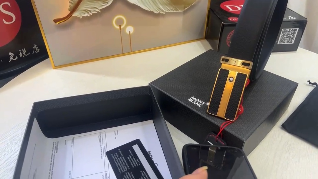 Montblanc 万宝龙男款双面系列，荔枝纹牛皮，正版同步 制作