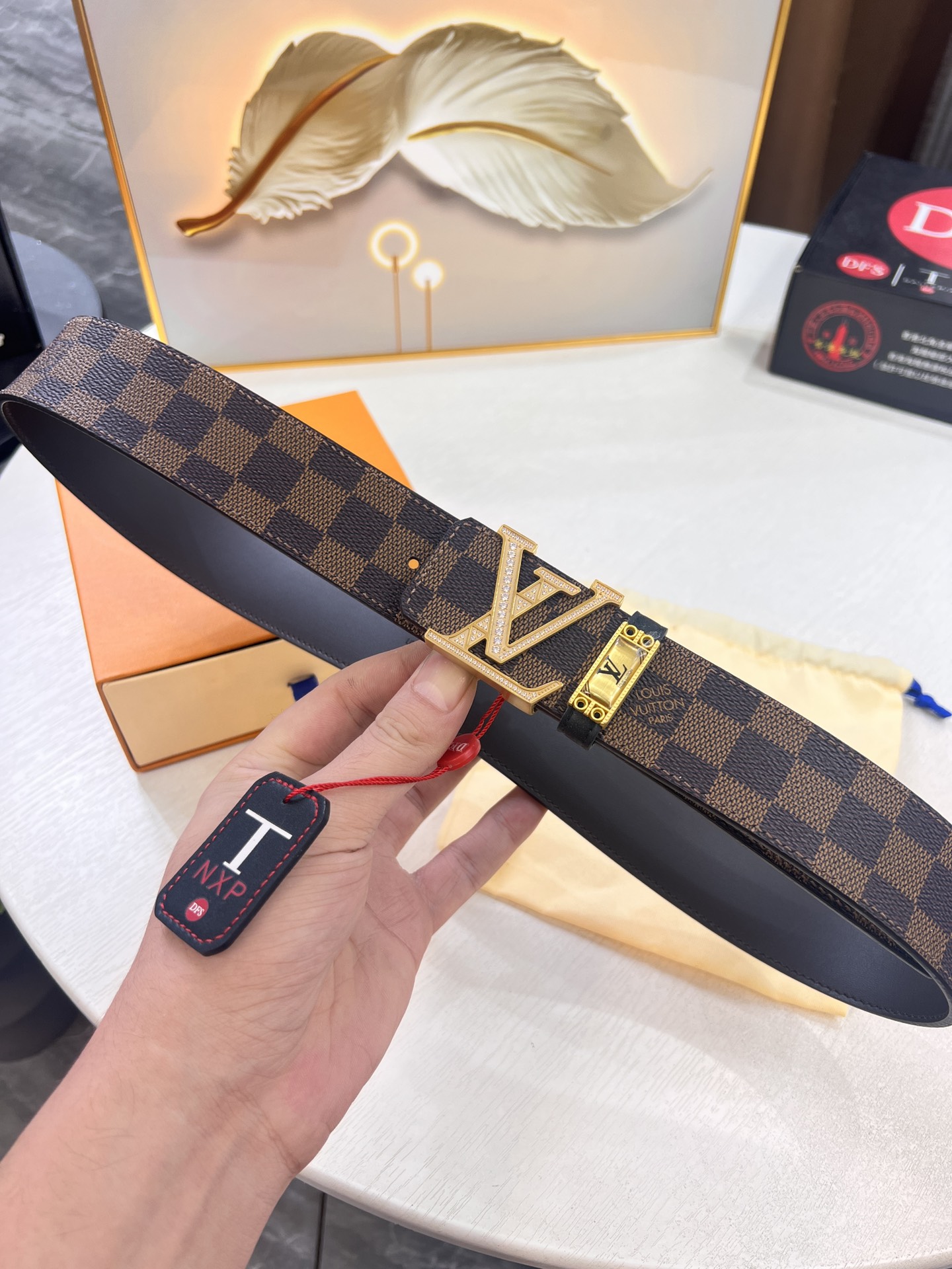 路易威登LV男士皮带同步老花格子面料 原厂牛皮低 精钢 镶砖五金内穿加厚五金 4.0cm