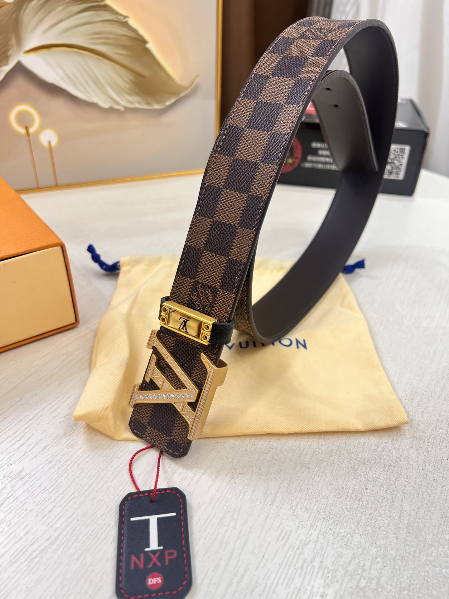 路易威登LV男士皮带同步老花格子面料 原厂牛皮低 精钢 镶砖五金内穿加厚五金 4.0cm