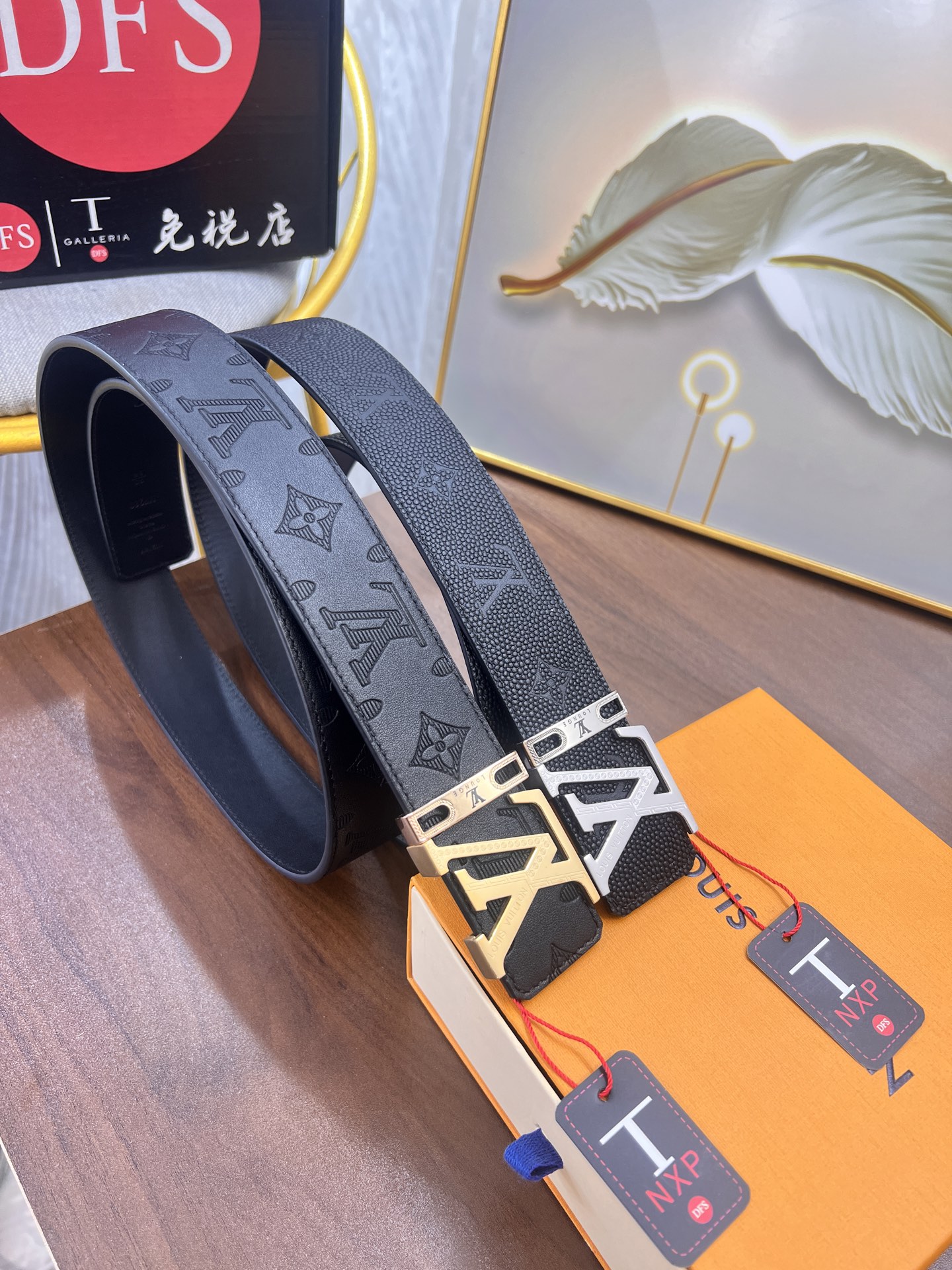 字母双色精钢五金 内穿扣头路易威登Lv皮带 法国新款字母压花头层牛皮 3 8宽度
