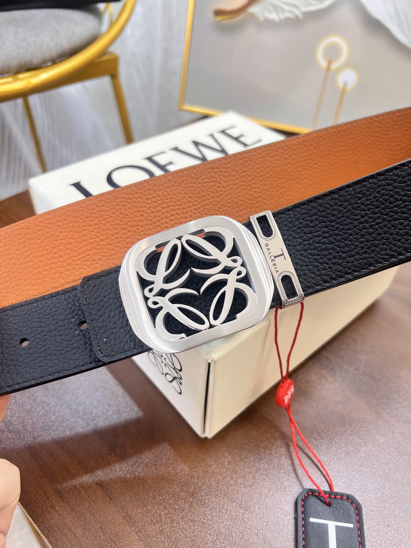 罗意威 香港免税T礼盒 logo精钢五金 电镀抛光工艺 3.8cm-Chinese UA Cheap High Quatity Brand Clothes Bags handbags Sneakers wholesale wholesaler seller from China Factory suppliers Fashion Clothing Shoes best Quality Beautiful Price 罗意威 香港免税T礼盒 logo精钢五金 电镀抛光工艺 3.8cm