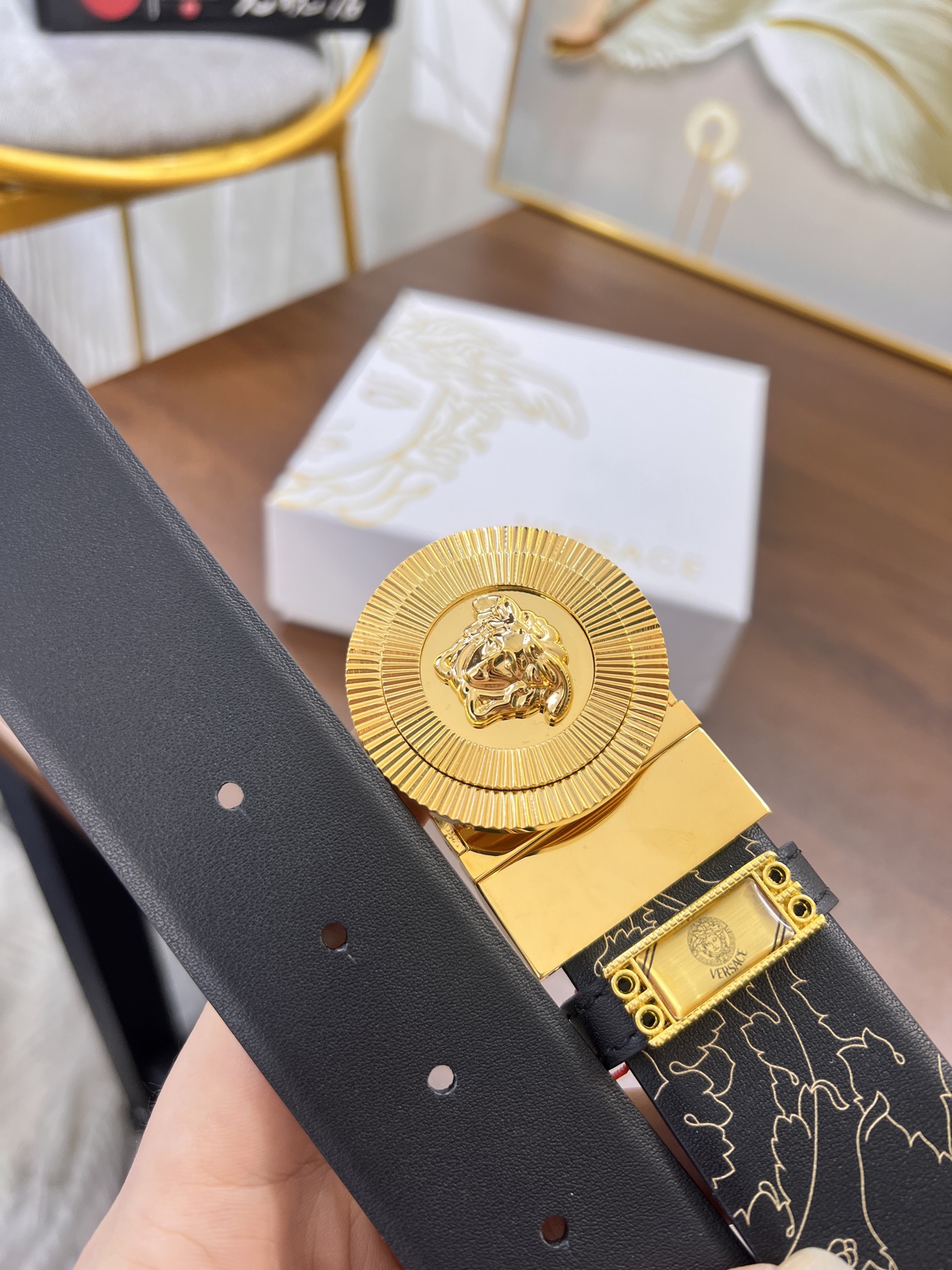 原厂美人头压花头层牛皮 旋转文金 潮牌时尚款 皮手感柔软 双面使用 美人精钢五金 宽度3.8cm