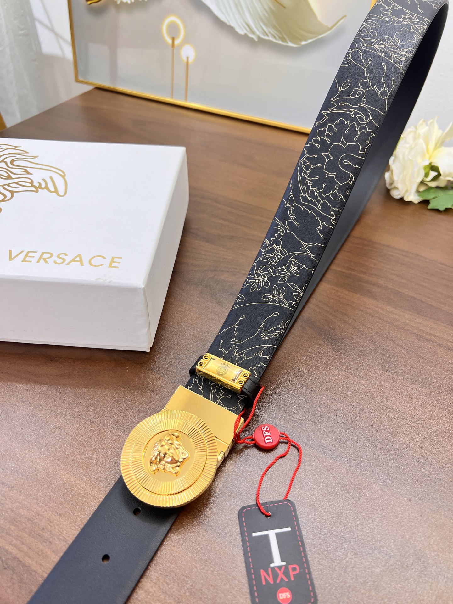 原厂美人头压花头层牛皮 旋转文金 潮牌时尚款 皮手感柔软 双面使用 美人精钢五金 宽度3.8cm