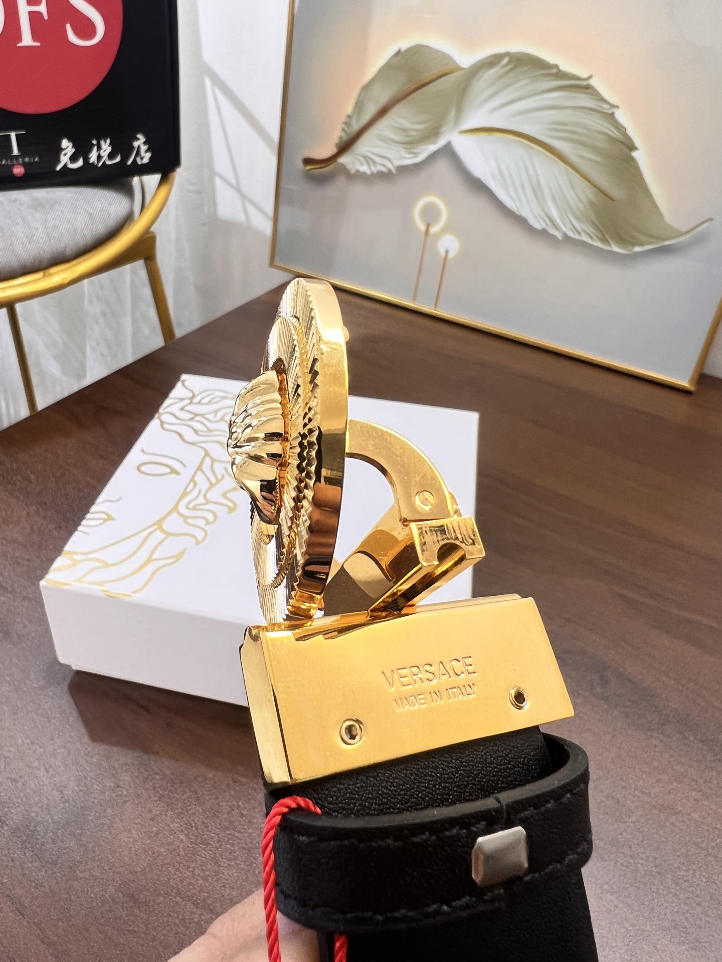 原厂美人头压花头层牛皮 旋转文金 潮牌时尚款 皮手感柔软 双面使用 美人精钢五金 宽度3.8cm