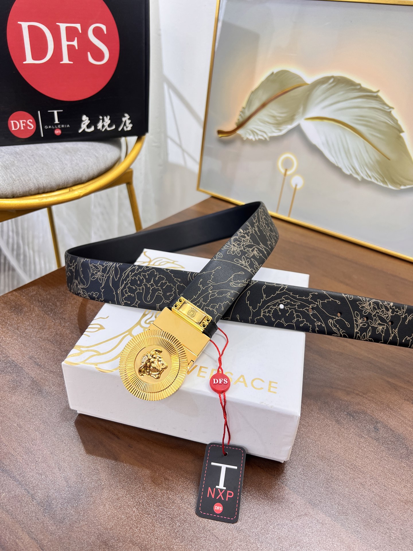 原厂美人头压花头层牛皮 旋转文金 潮牌时尚款 皮手感柔软 双面使用 美人精钢五金 宽度3.8cm