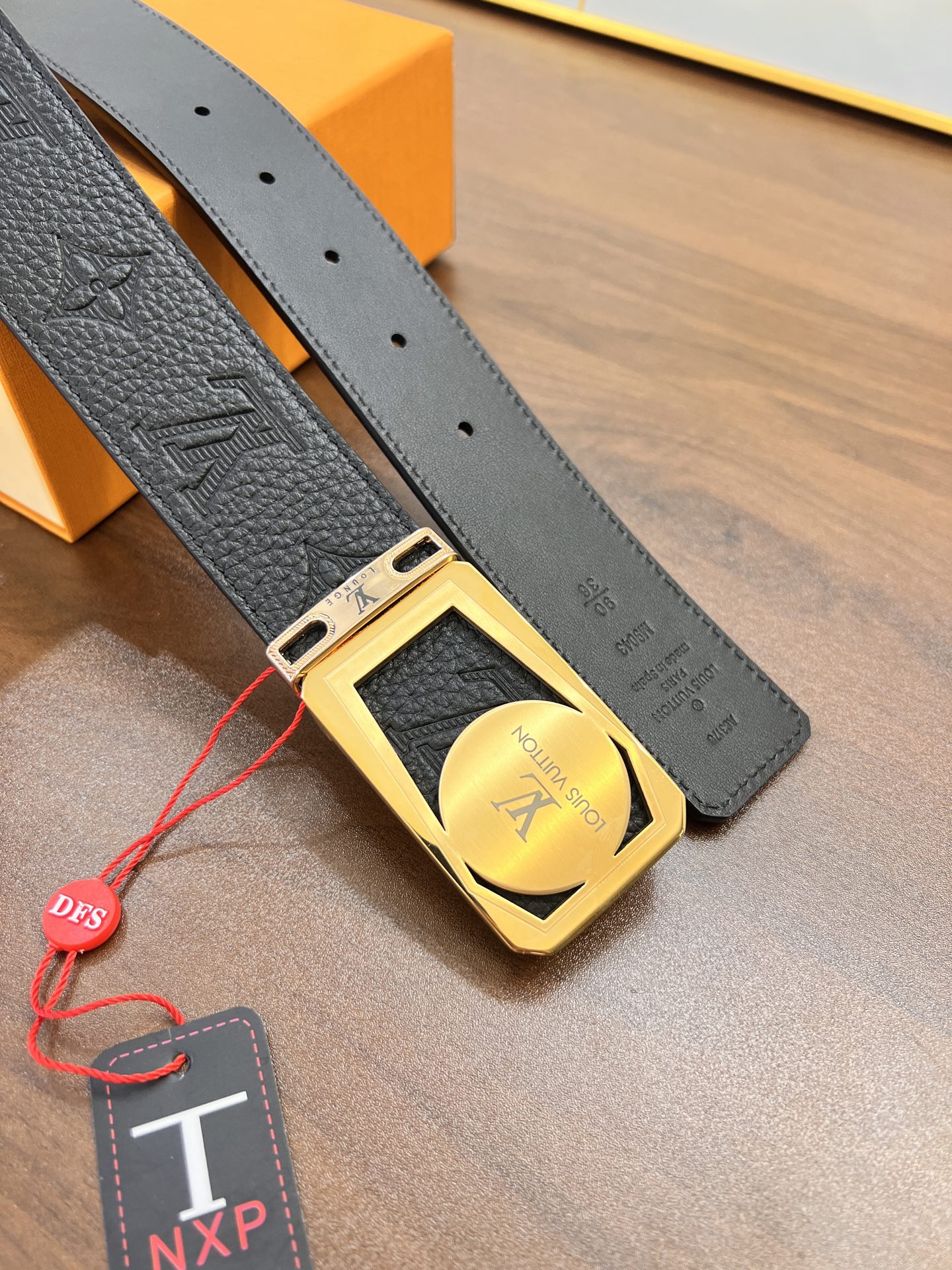 顶级皮带 原厂顶级香港免税T礼盒字母双色精钢五金 内穿扣头路易威登Lv皮带 法国新款字母压花头层牛皮