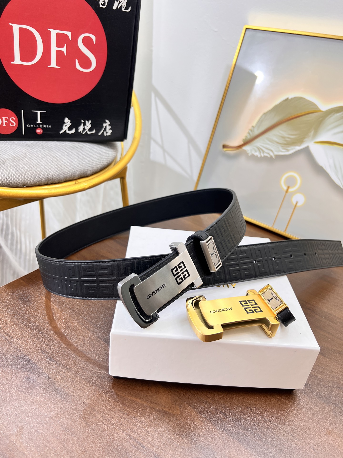 纪梵希 x香港免税T礼盒不褪色 德国进口凹凸压图腾花纹头层牛